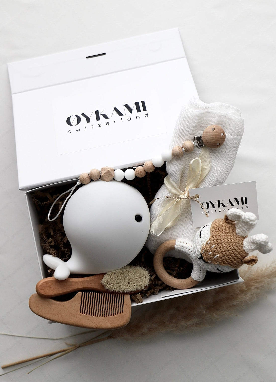 Baby Geschenkbox neutrale Farben "Athen" mit Wal Nachtlicht No. 4 - OYKAMI in a box