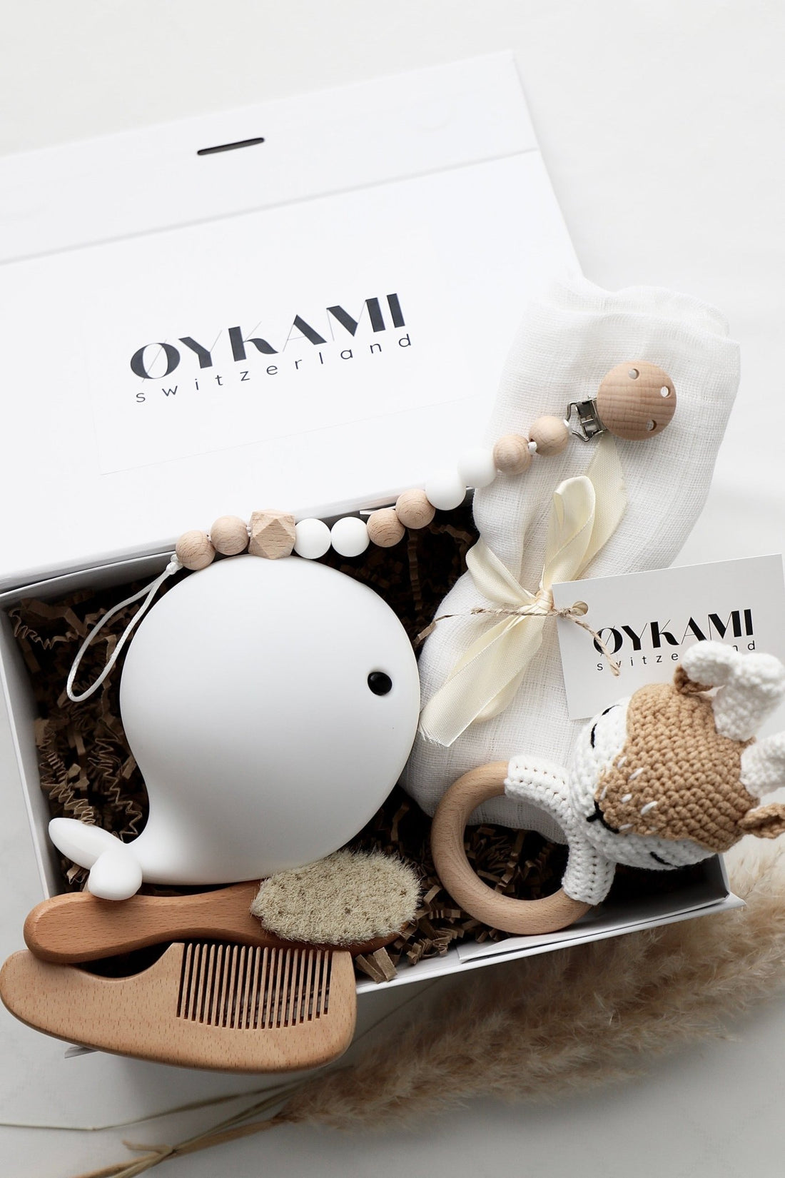 Baby Geschenkbox neutrale Farben "Athen" mit Wal Nachtlicht No. 4 - OYKAMI in a box