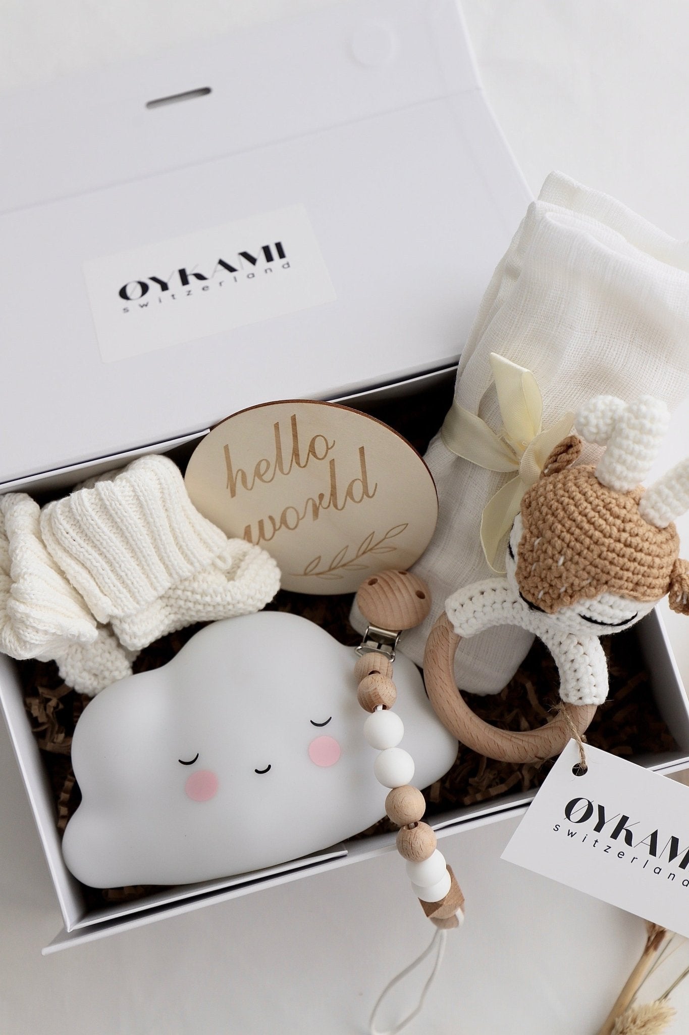 Baby Geschenkbox Neutrale Farben "Sydney" Elch mit Nachtlicht Wolke - OYKAMI in a box