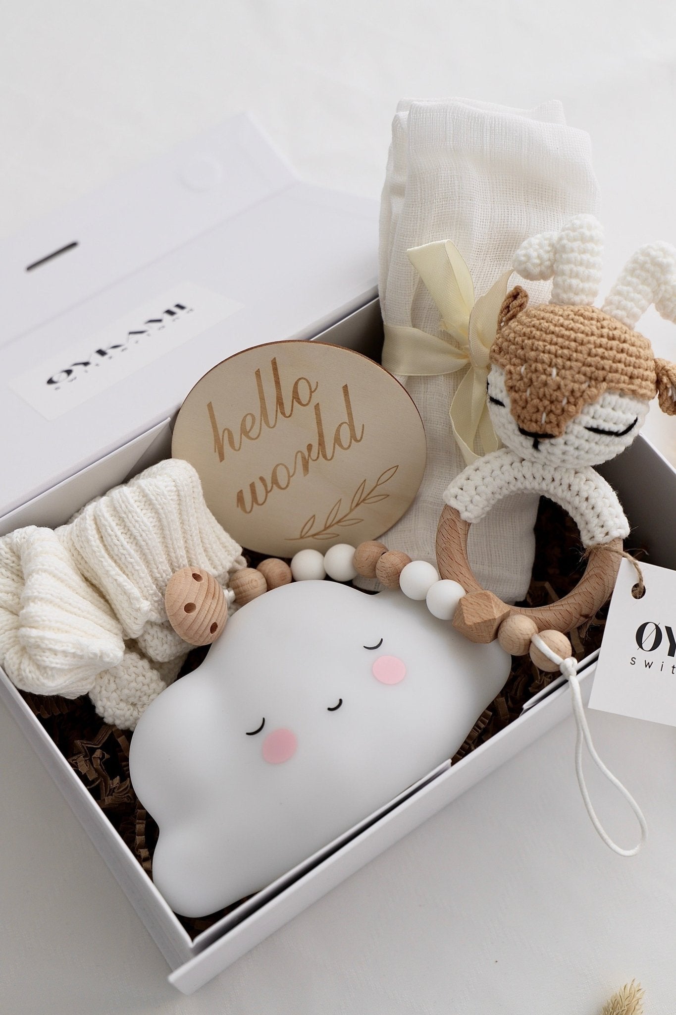 Baby Geschenkbox Neutrale Farben "Sydney" Elch mit Nachtlicht Wolke - OYKAMI in a box