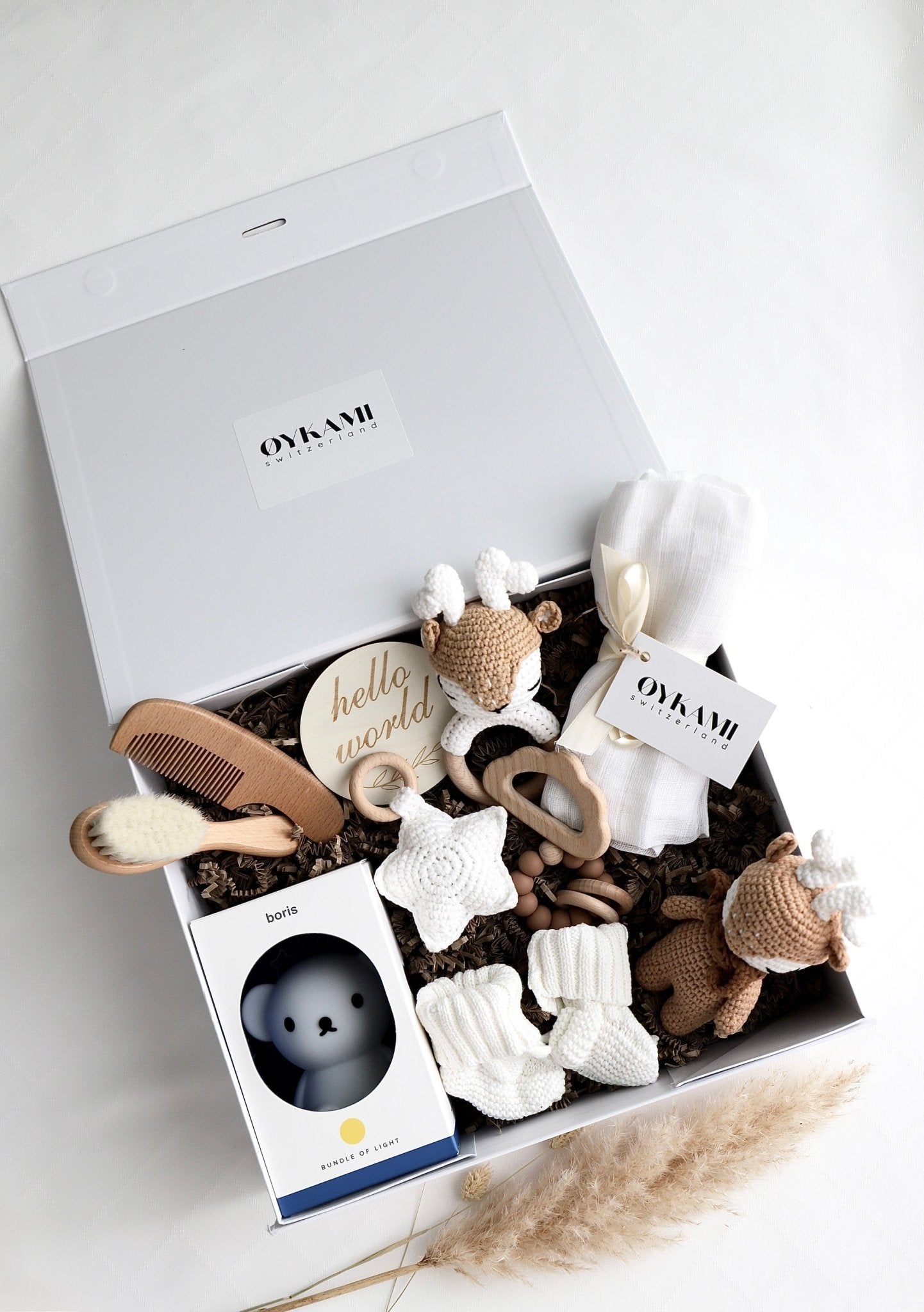 Baby Geschenkbox neutrale Farben "Toronto" mit Boris Nachtlicht und Elch - OYKAMI in a box