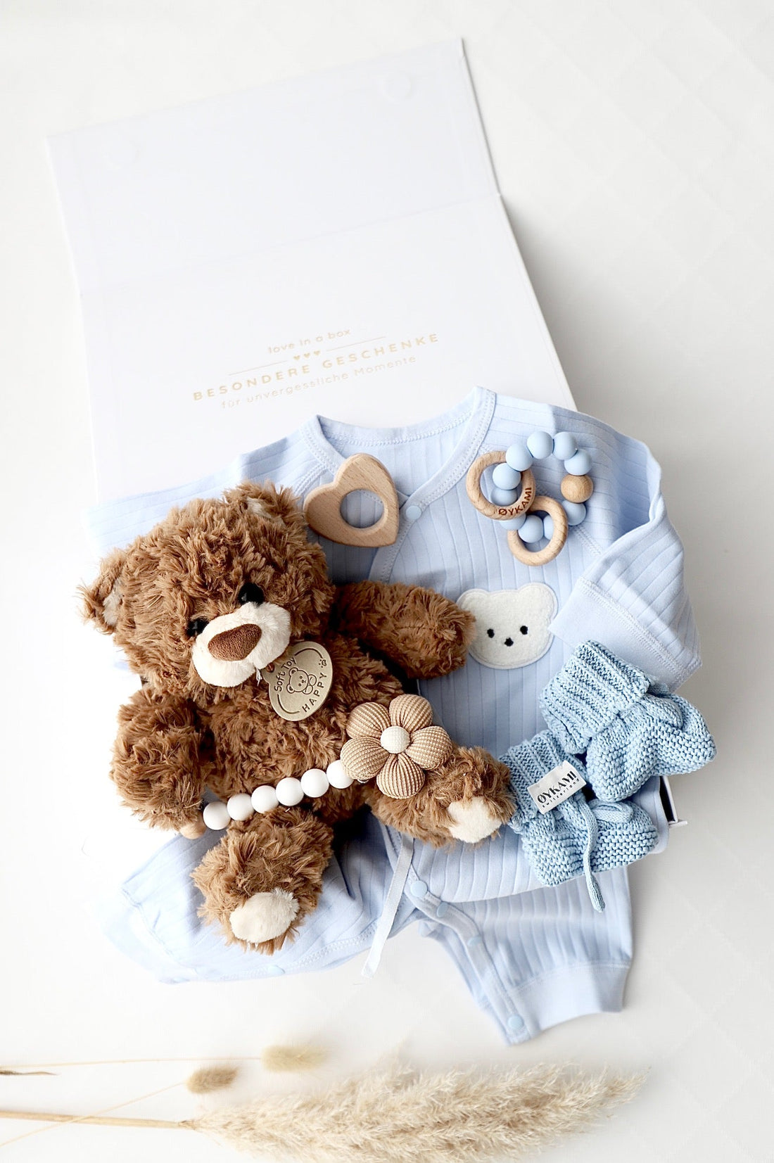 Baby Geschenkbox Teddy Lou hellblau - OYKAMI in a box