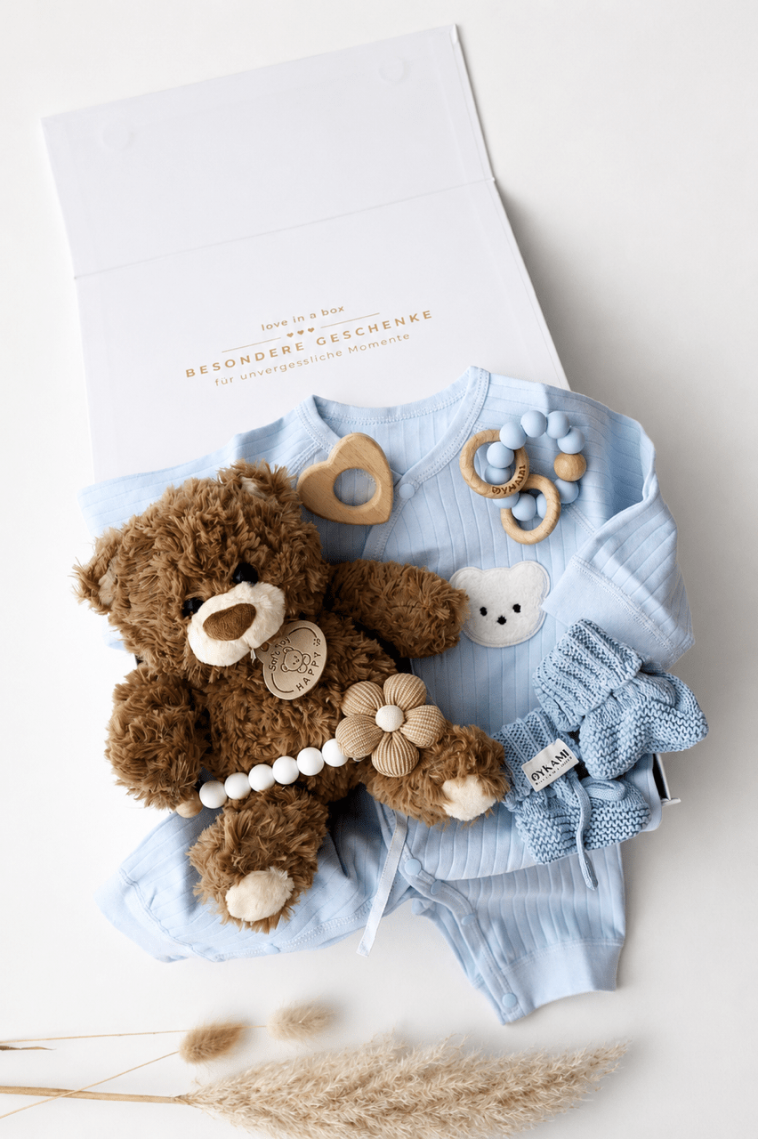 Baby Geschenkbox Teddy Lou hellblau - OYKAMI in a box