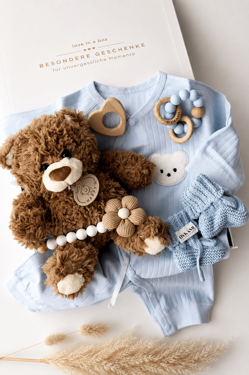 Baby Geschenkbox Teddy Lou hellblau - OYKAMI in a box