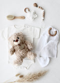 Baby Geschenkbox Teddy Lou – Little Star Weiss - heller Bär - OYKAMI in a box