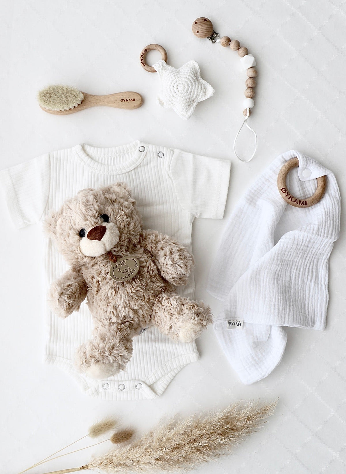 Baby Geschenkbox Teddy Lou – Little Star Weiss - heller Bär - OYKAMI in a box