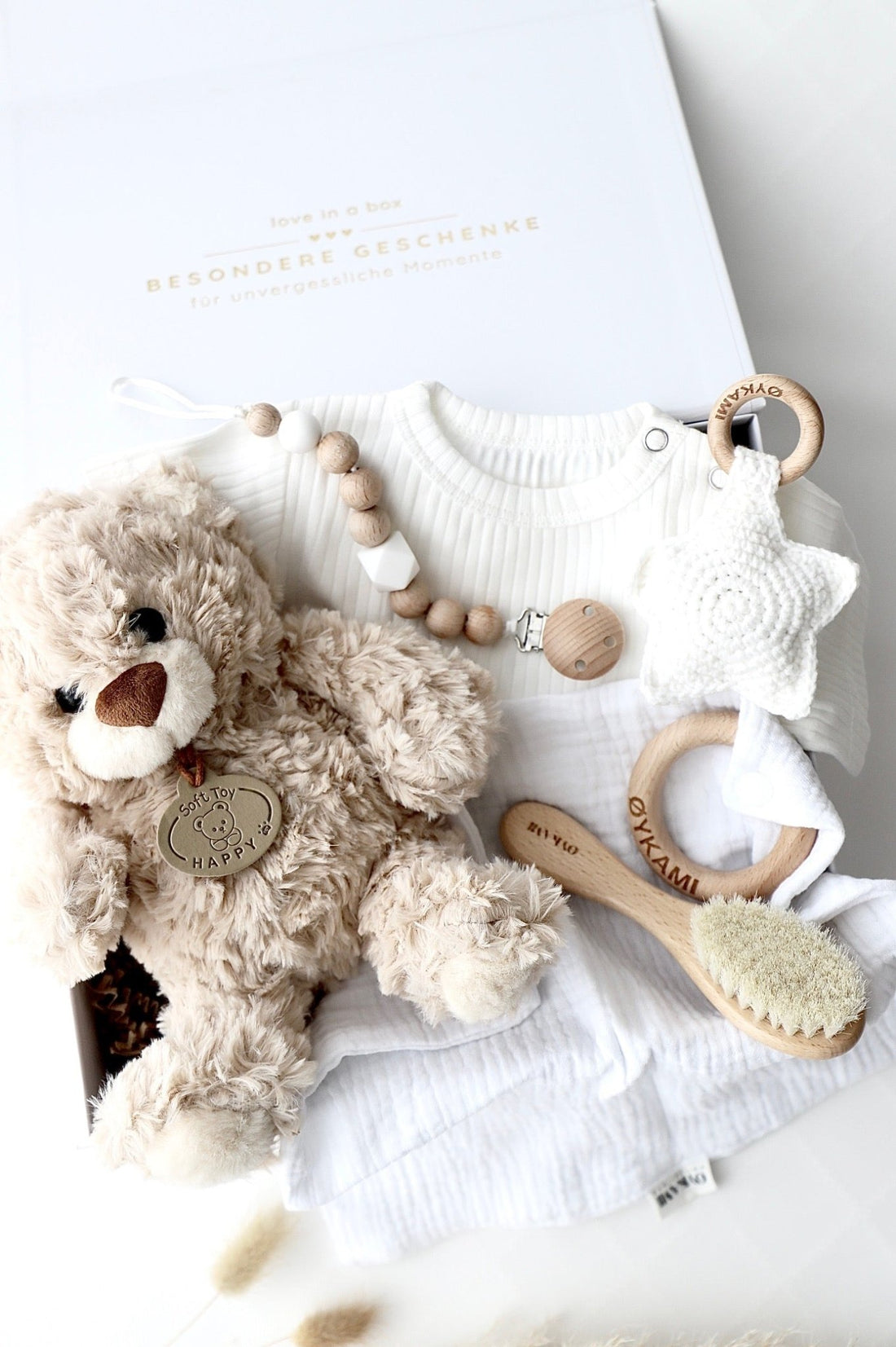 Baby Geschenkbox Teddy Lou – Little Star Weiss - heller Bär - OYKAMI in a box
