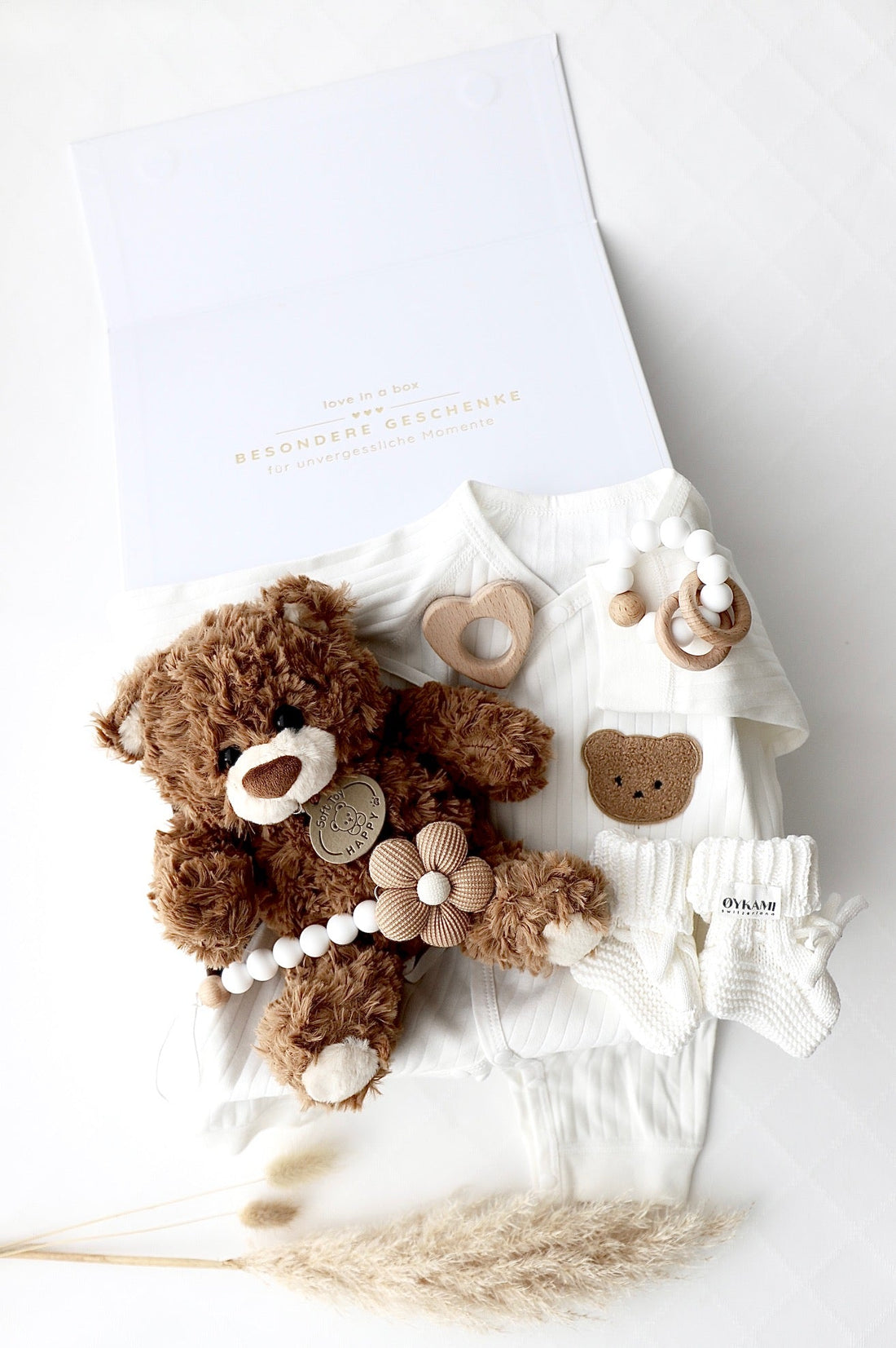 Baby Geschenkbox Teddy Lou Weiss - dunkler Bär - OYKAMI in a box