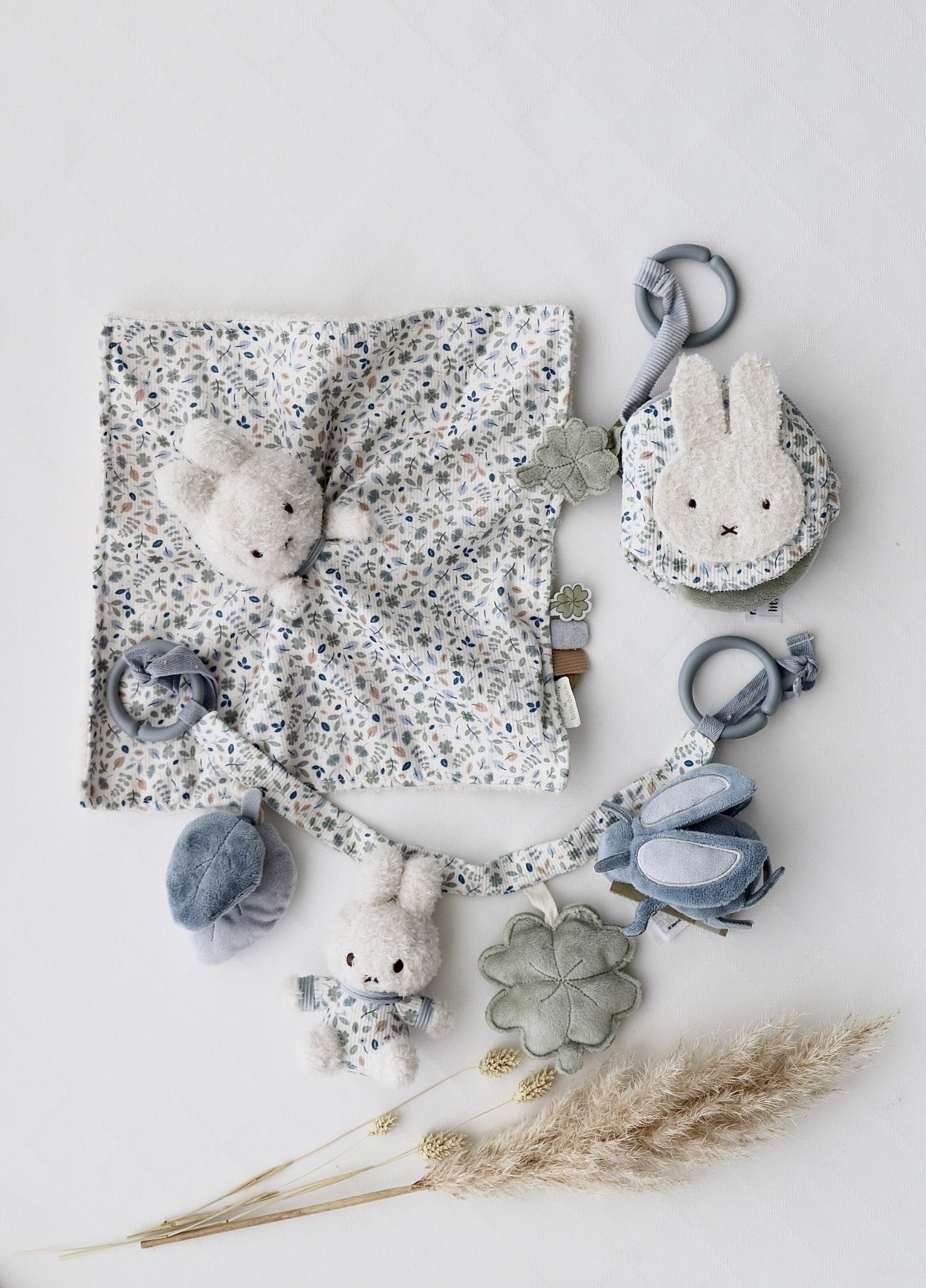 Baby Geschenkbox "Unterwegs" - Miffy Blau - OYKAMI in a box