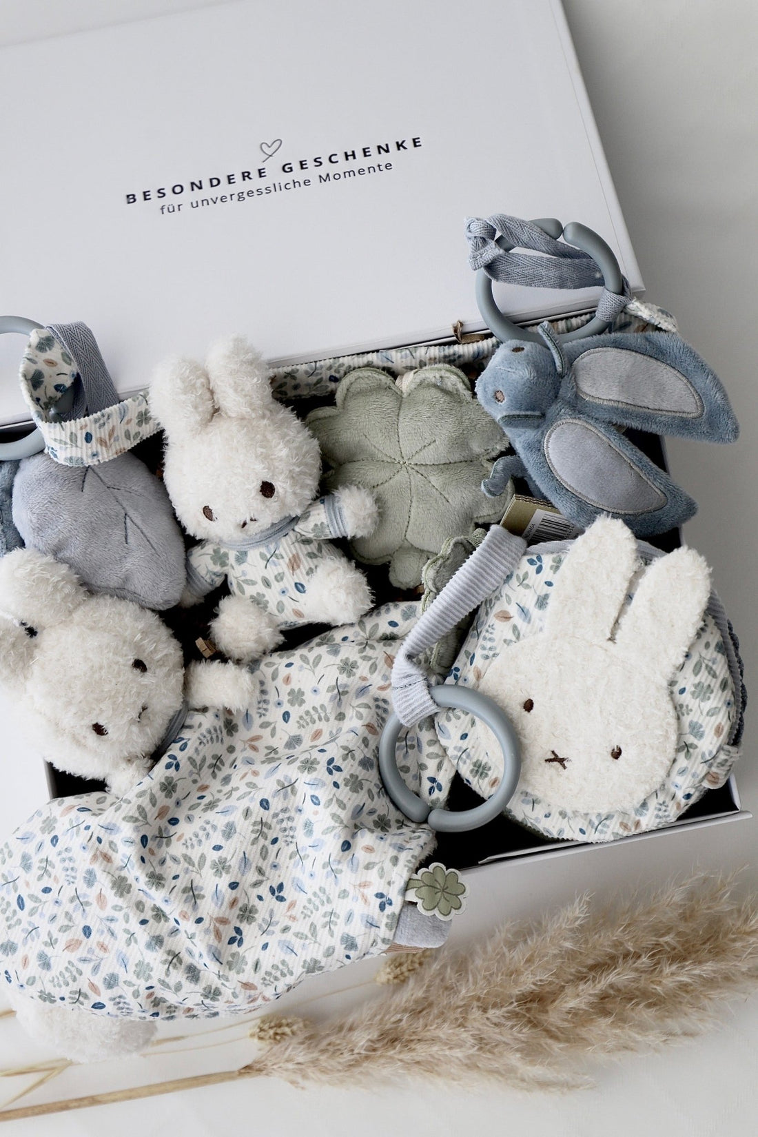 Baby Geschenkbox "Unterwegs" - Miffy Blau - OYKAMI in a box