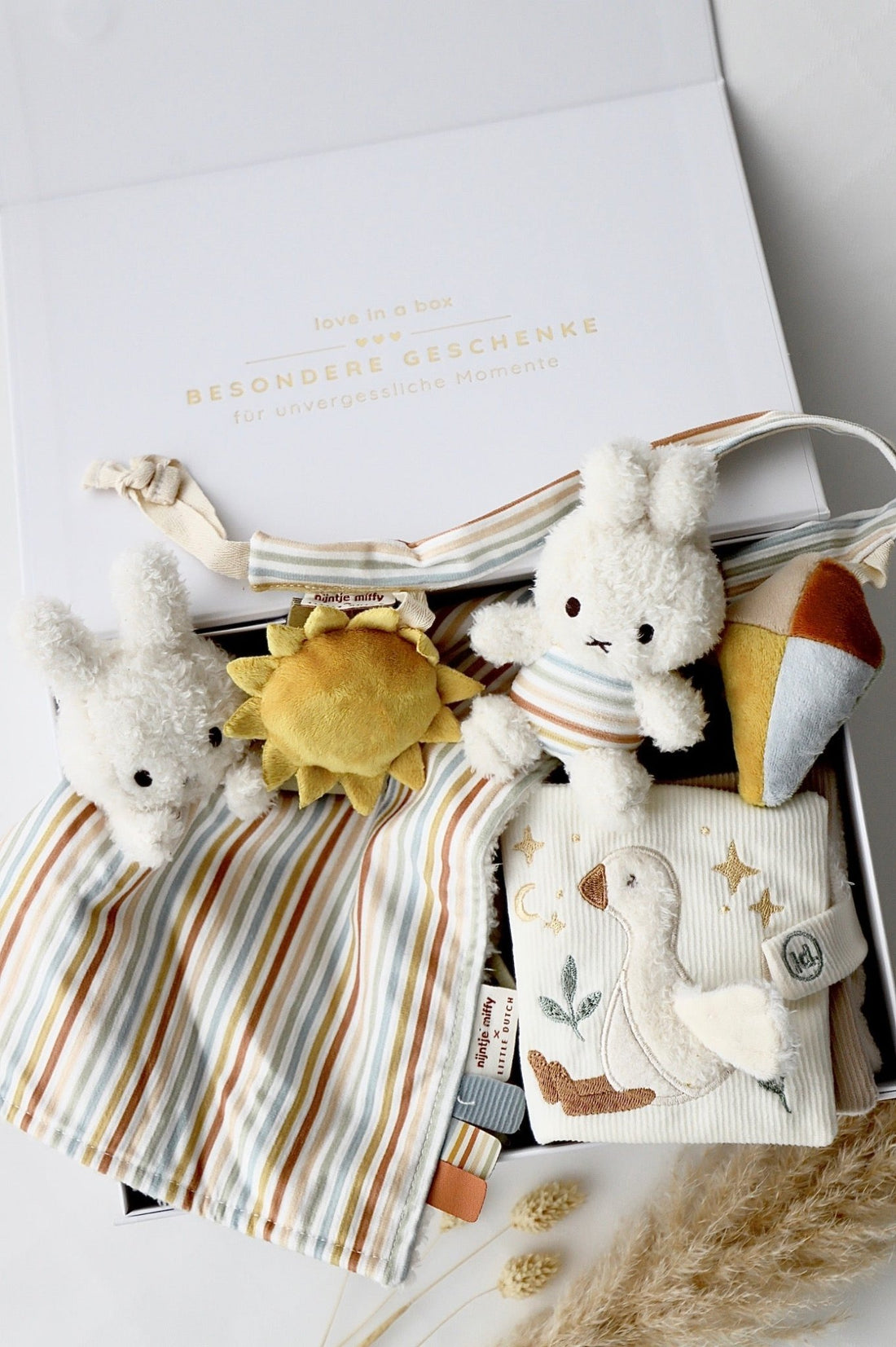 Baby Geschenkbox "Unterwegs" - Miffy Stripes - OYKAMI in a box