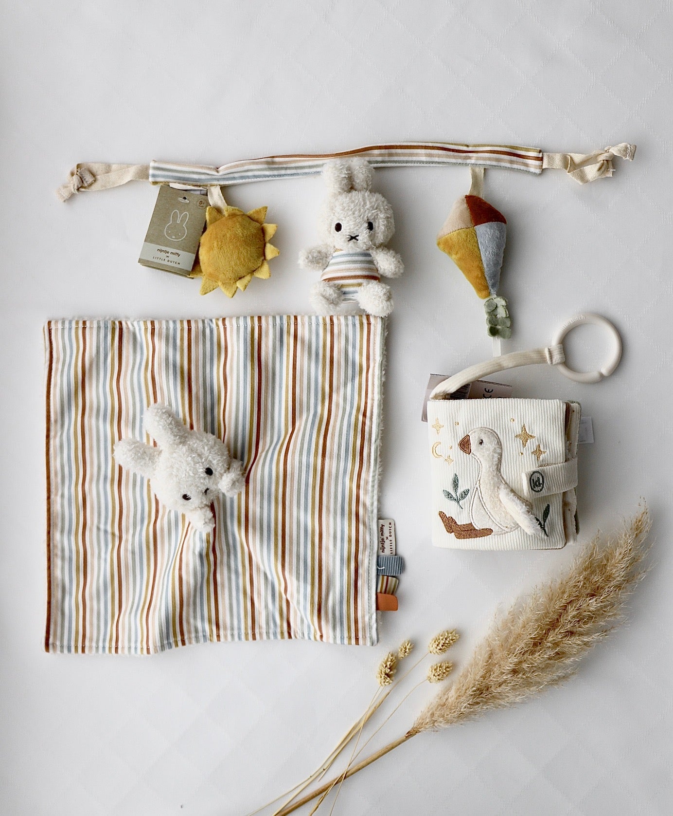 Baby Geschenkbox "Unterwegs" - Miffy Stripes - OYKAMI in a box
