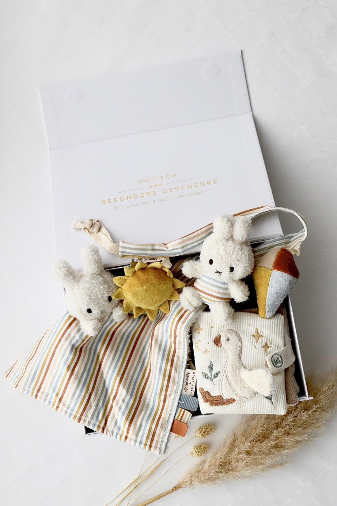 Baby Geschenkbox "Unterwegs" - Miffy Stripes - OYKAMI in a box