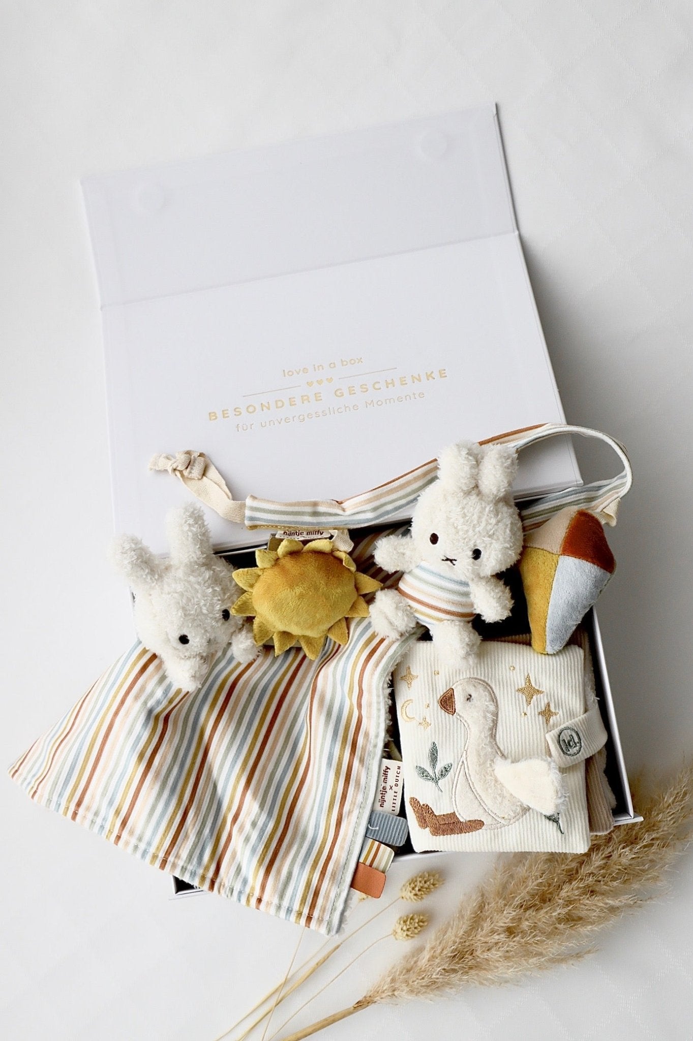 Baby Geschenkbox "Unterwegs" - Miffy Stripes - OYKAMI in a box