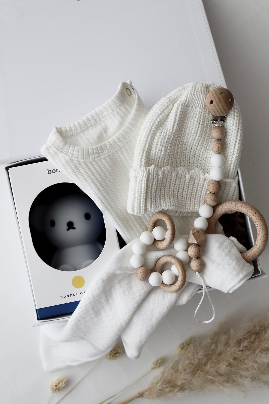 Baby Geschenkbox Weiss "Ascona" Nachtlicht Boris - OYKAMI in a box