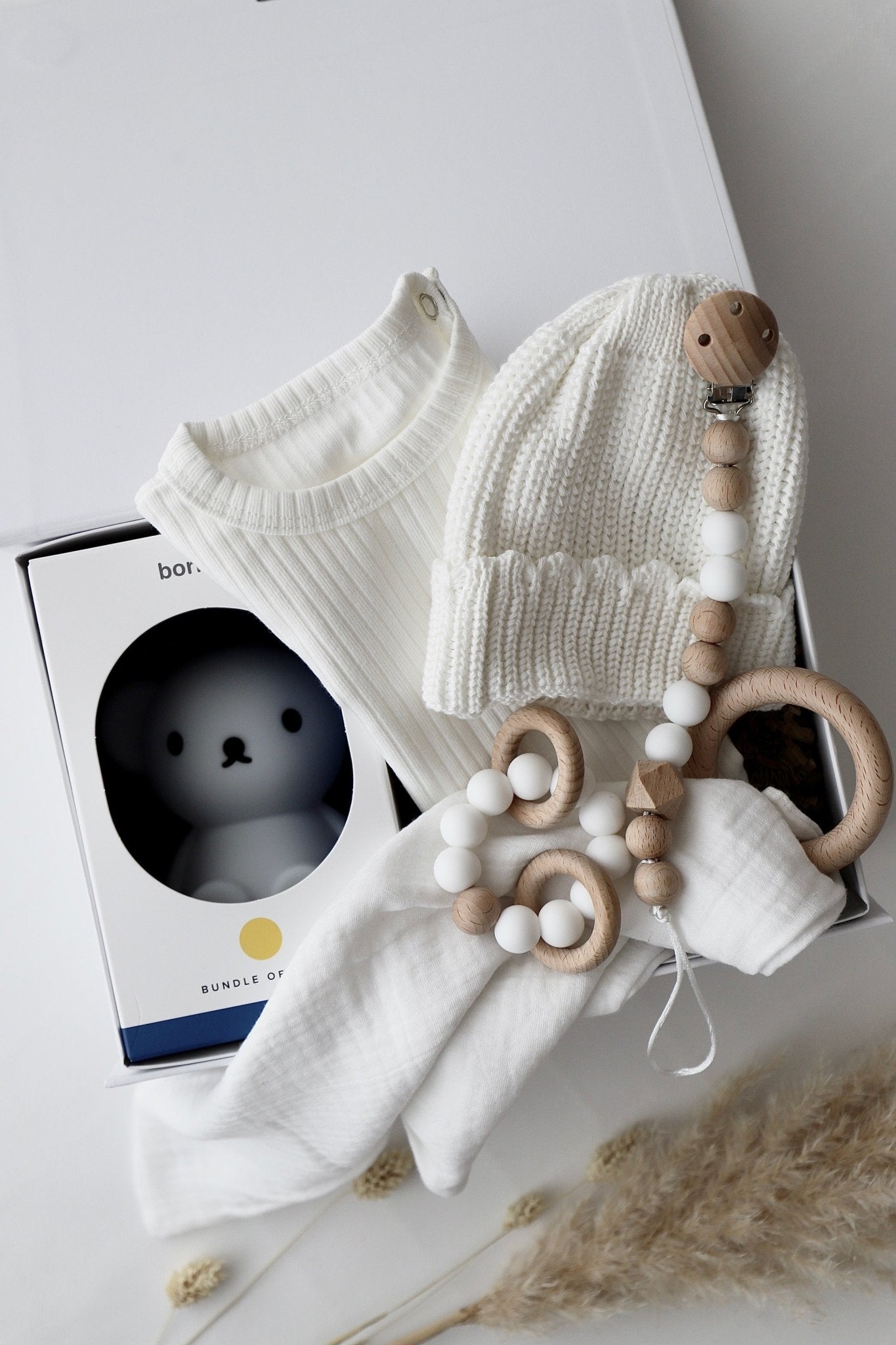 Baby Geschenkbox Weiss "Ascona" Nachtlicht Boris - OYKAMI in a box