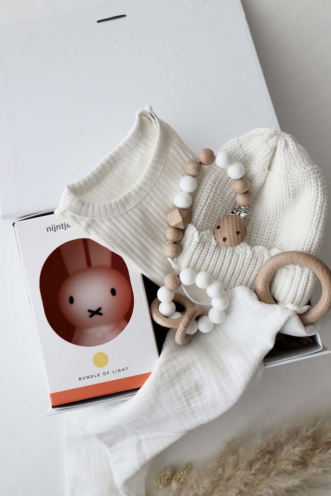 Baby Geschenkbox Weiss "Ascona" Nachtlicht Miffy - OYKAMI in a box