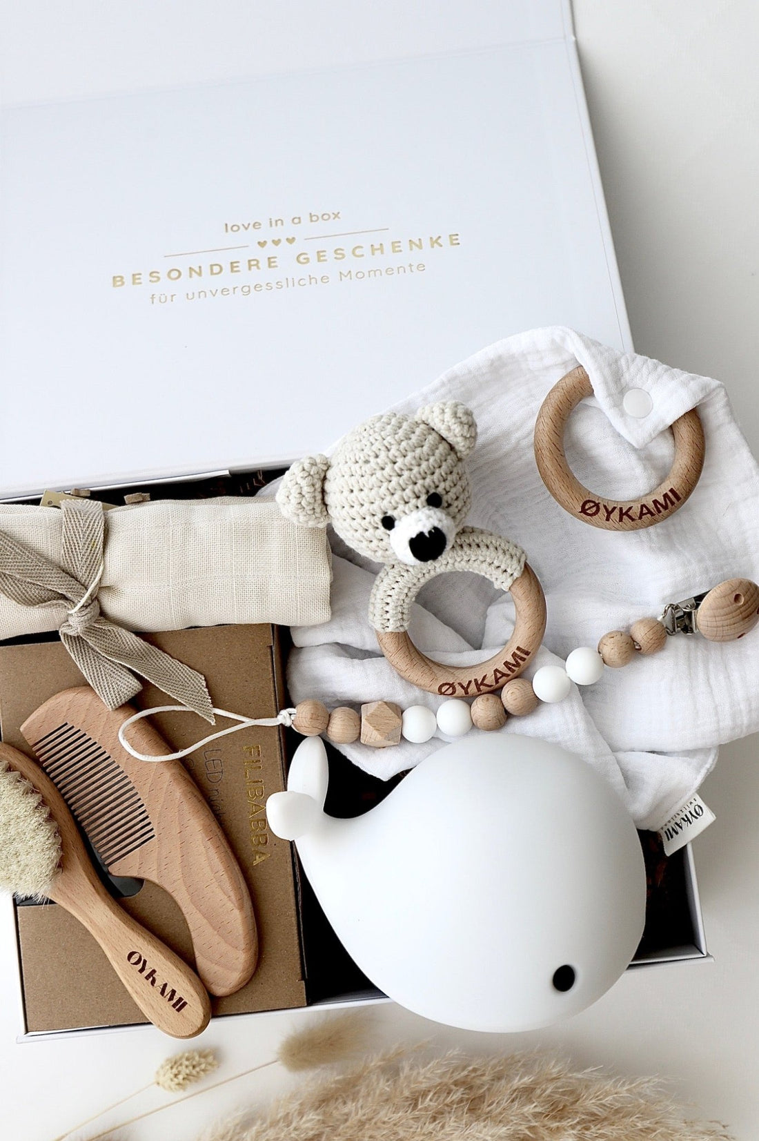 Baby Geschenkbox Weiss "Athen" mit Bär hell - OYKAMI in a box