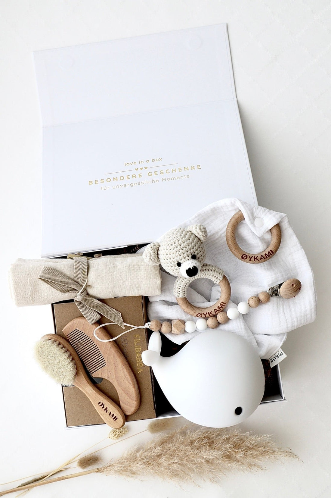 Baby Geschenkbox Weiss "Athen" mit Bär hell - OYKAMI in a box