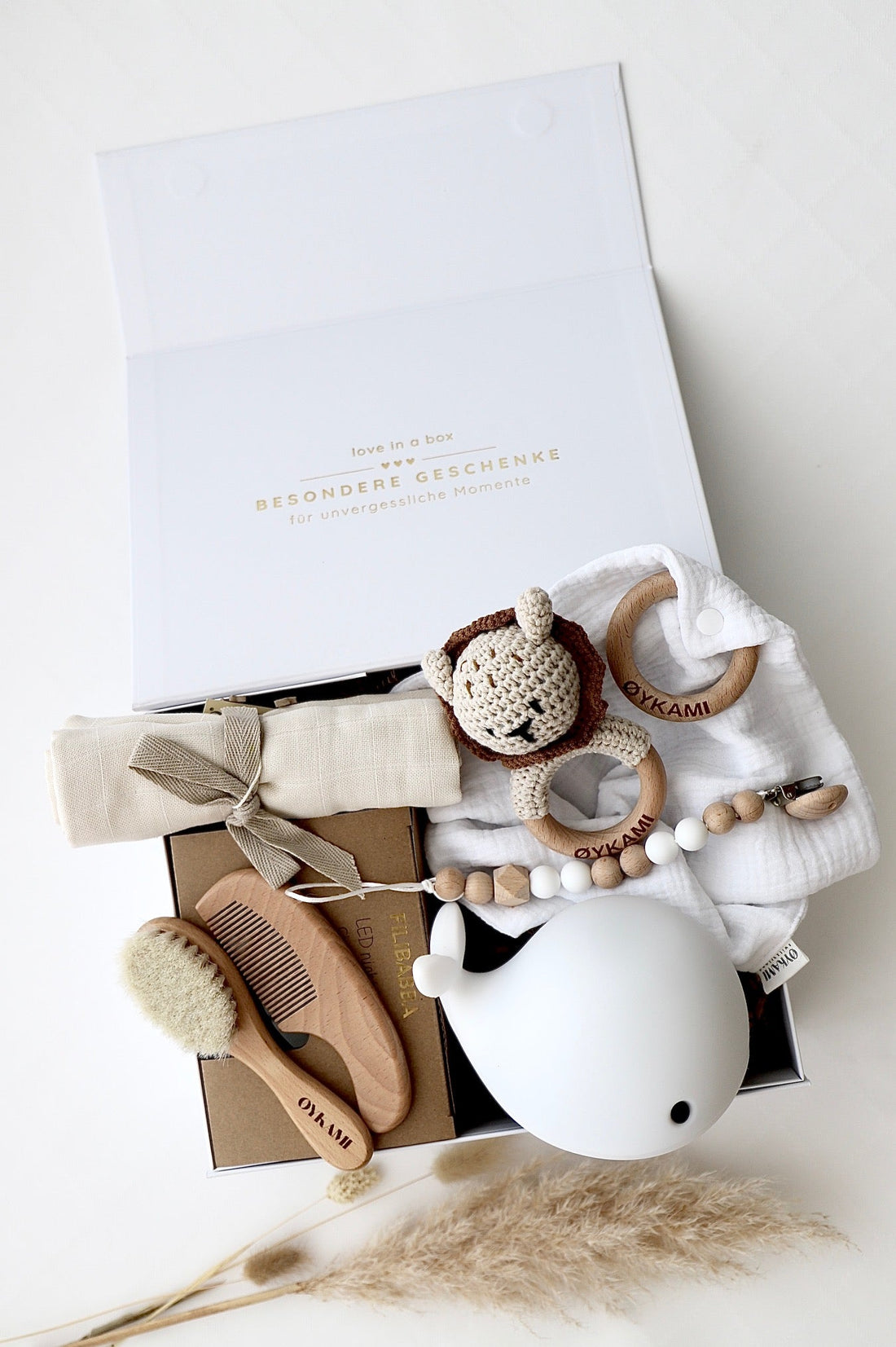Baby Geschenkbox Weiss "Athen" mit Löwe - OYKAMI in a box