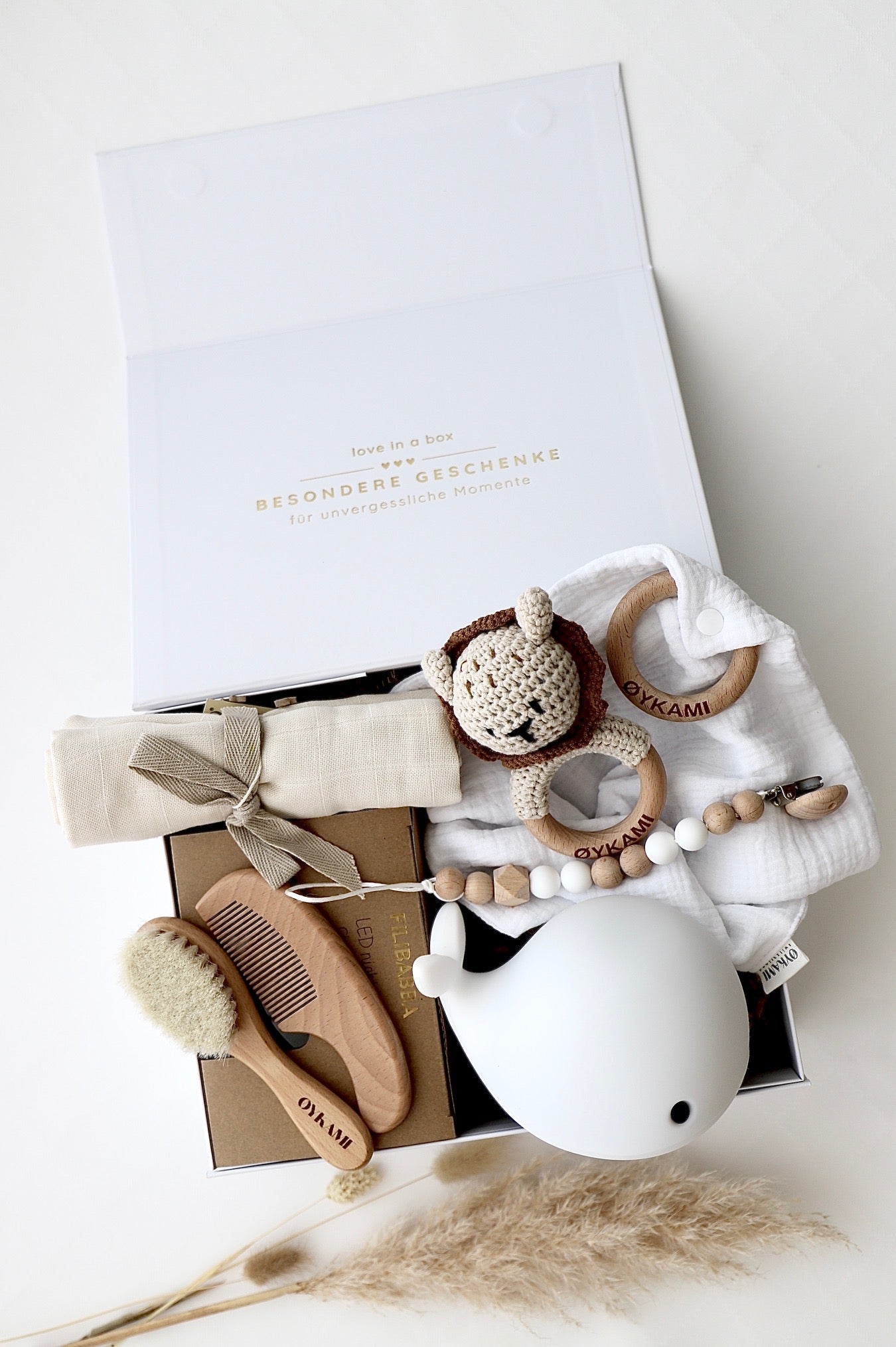Baby Geschenkbox Weiss "Athen" mit Löwe - OYKAMI in a box