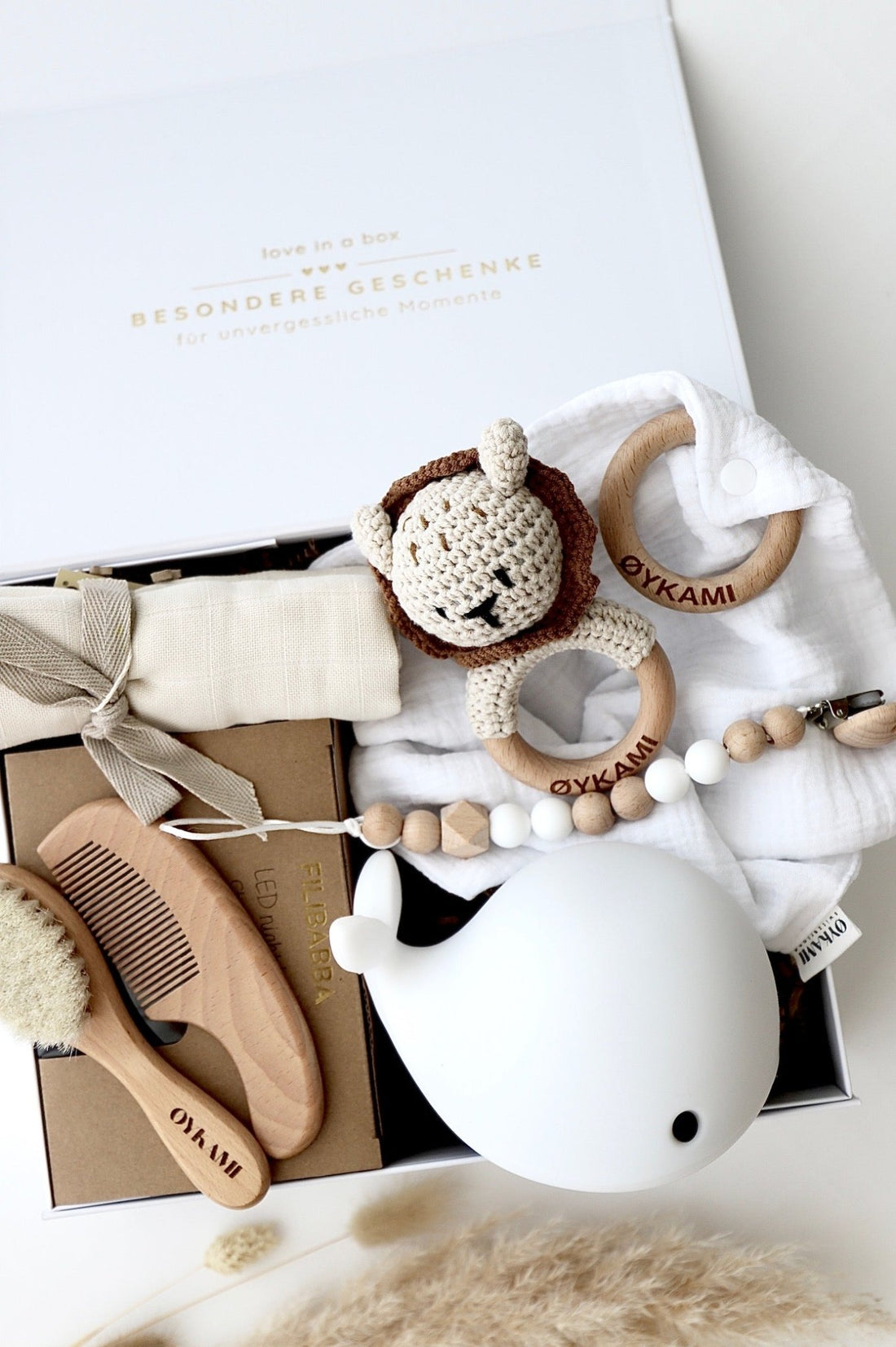 Baby Geschenkbox Weiss "Athen" mit Löwe - OYKAMI in a box
