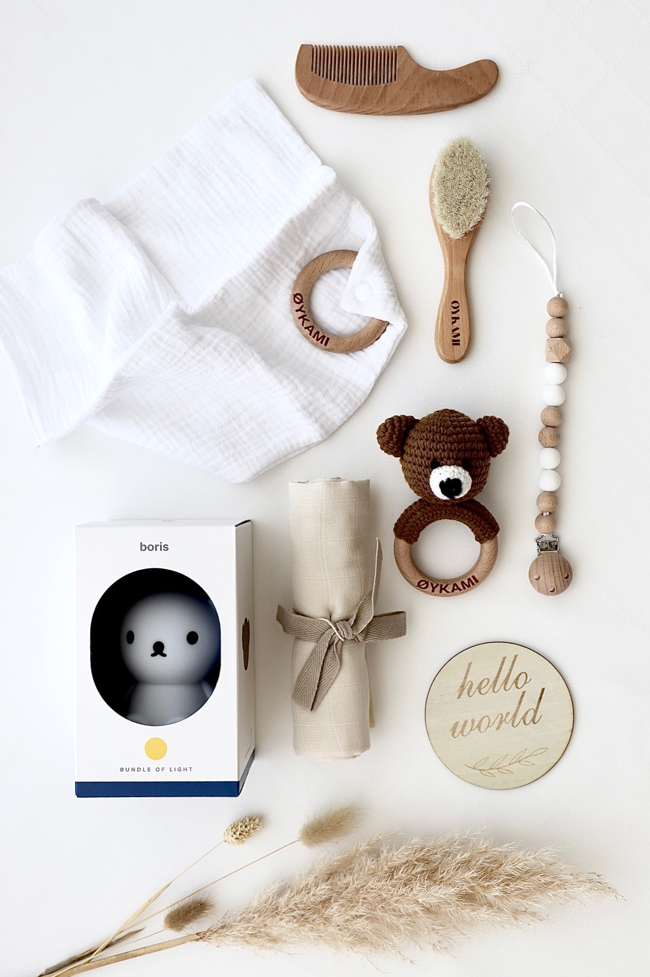 Baby Geschenkbox Weiss "Casablanca" mit Bär dunkel - OYKAMI in a box