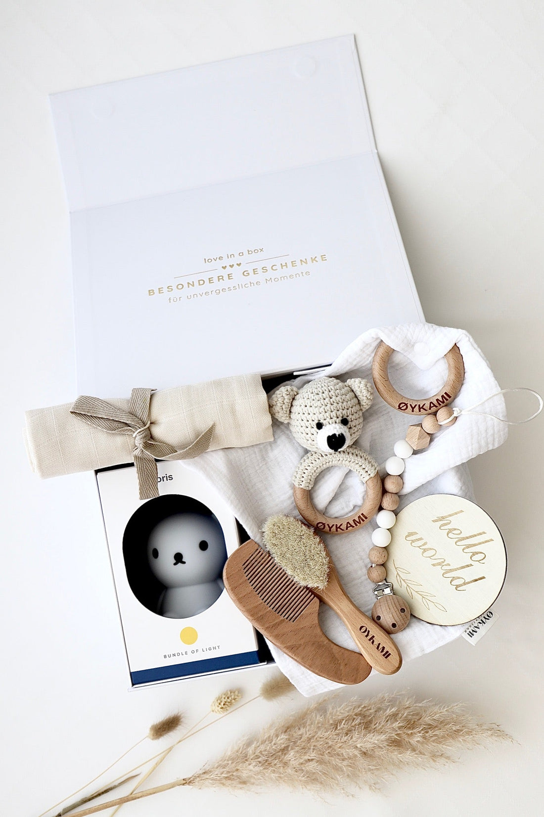 Baby Geschenkbox Weiss "Casablanca" mit Bär hell - OYKAMI in a box
