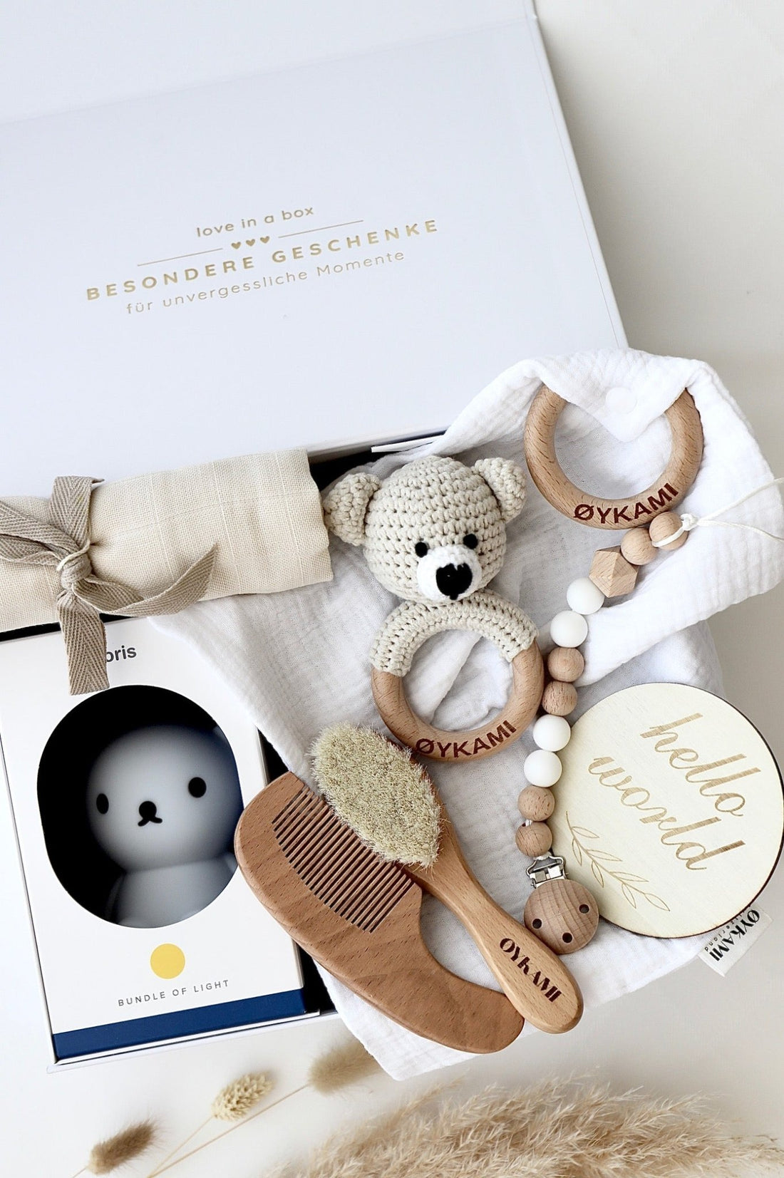 Baby Geschenkbox Weiss "Casablanca" mit Bär hell - OYKAMI in a box