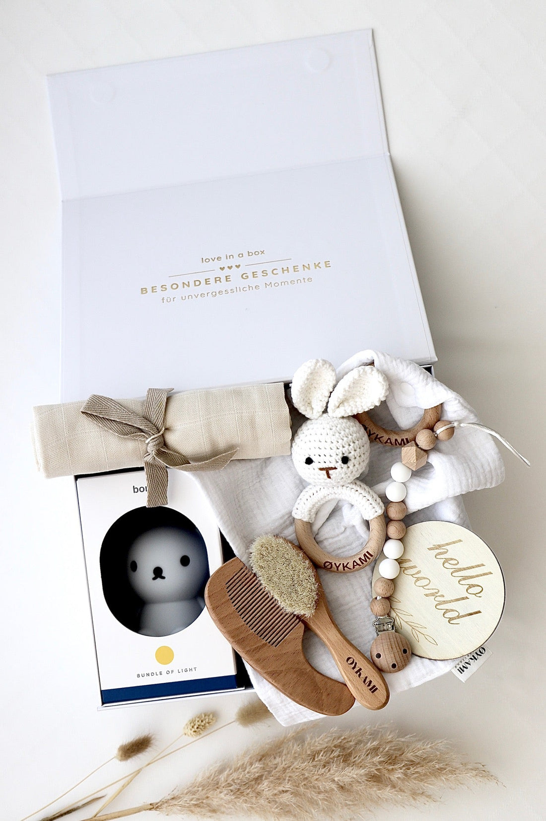 Baby Geschenkbox Weiss "Casablanca" mit Hase - OYKAMI in a box