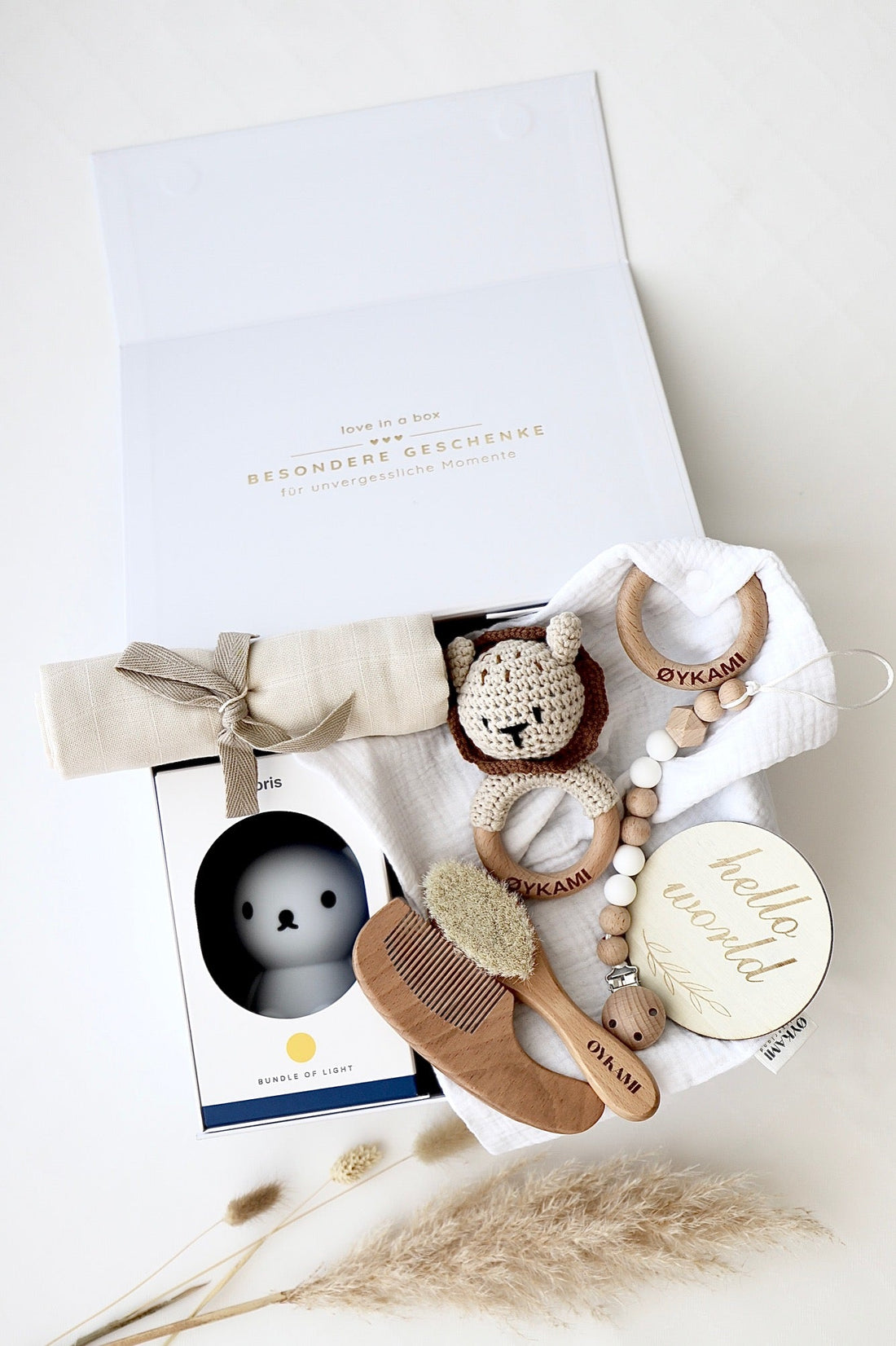 Baby Geschenkbox Weiss "Casablanca" mit Löwe - OYKAMI in a box