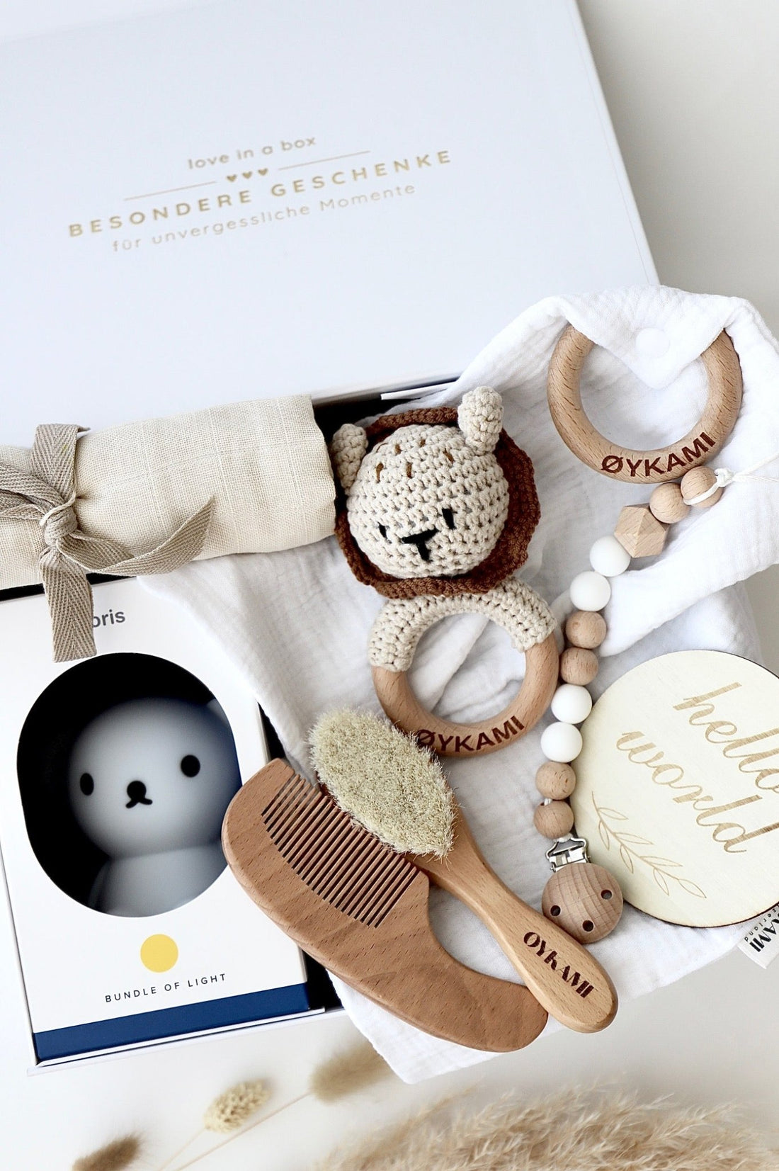 Baby Geschenkbox Weiss "Casablanca" mit Löwe - OYKAMI in a box