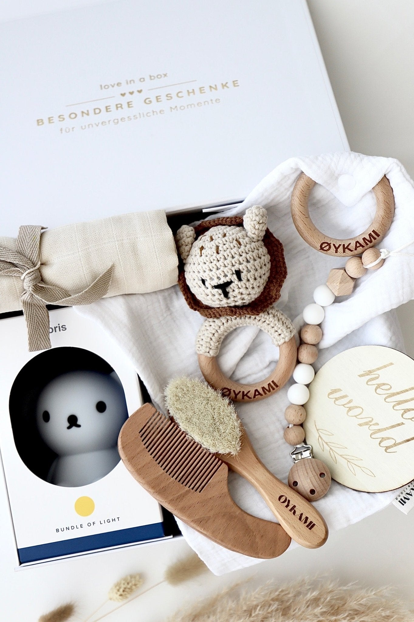 Baby Geschenkbox Weiss "Casablanca" mit Löwe - OYKAMI in a box