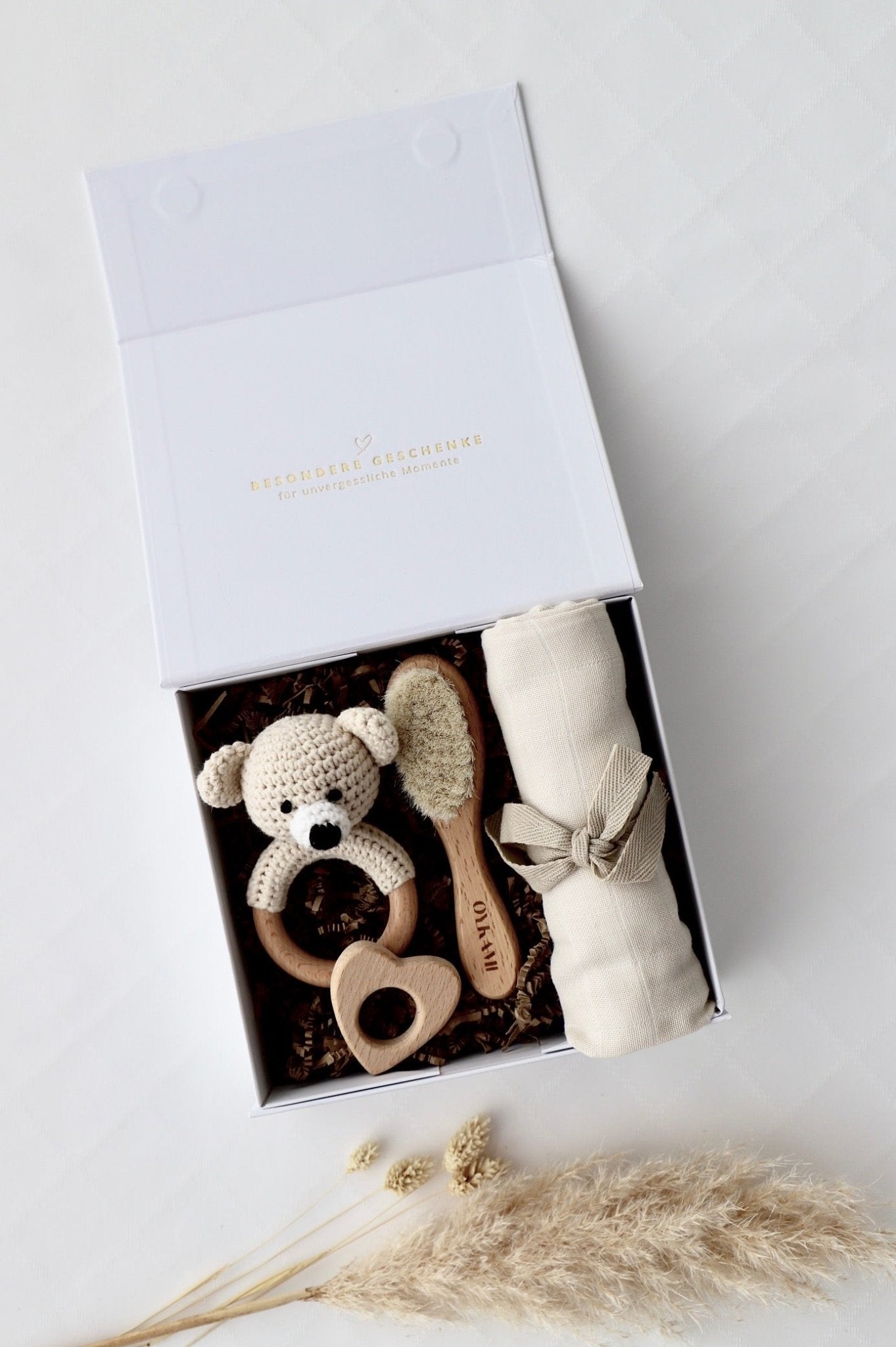 Baby Geschenkbox Weiss "Colmar" heller Bär - OYKAMI in a box