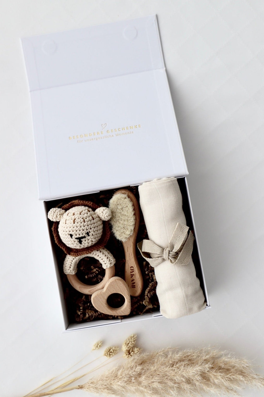 Baby Geschenkbox Weiss "Colmar" Löwe - OYKAMI in a box
