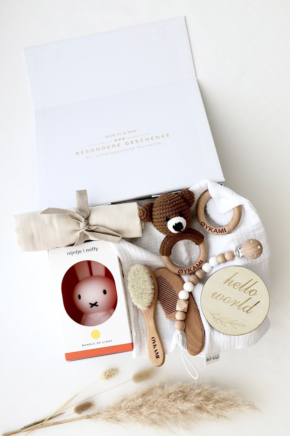 Baby Geschenkbox Weiss Miffy "Casablanca" mit Bär dunkel - OYKAMI in a box