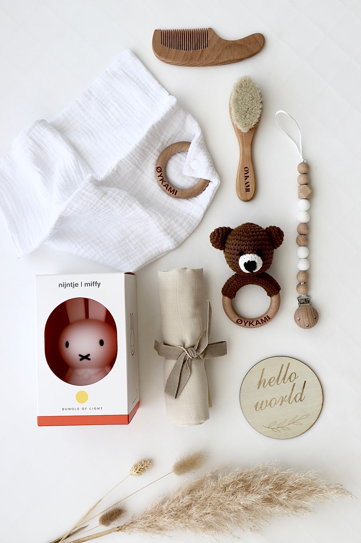 Baby Geschenkbox Weiss Miffy "Casablanca" mit Bär dunkel - OYKAMI in a box
