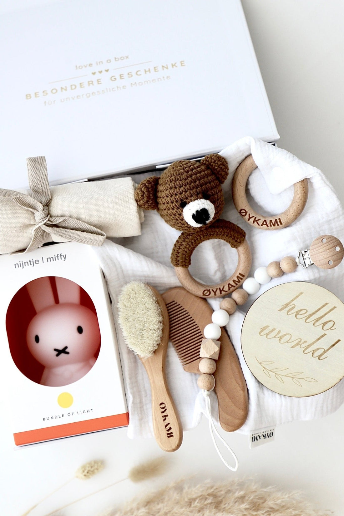 Baby Geschenkbox Weiss Miffy "Casablanca" mit Bär dunkel - OYKAMI in a box