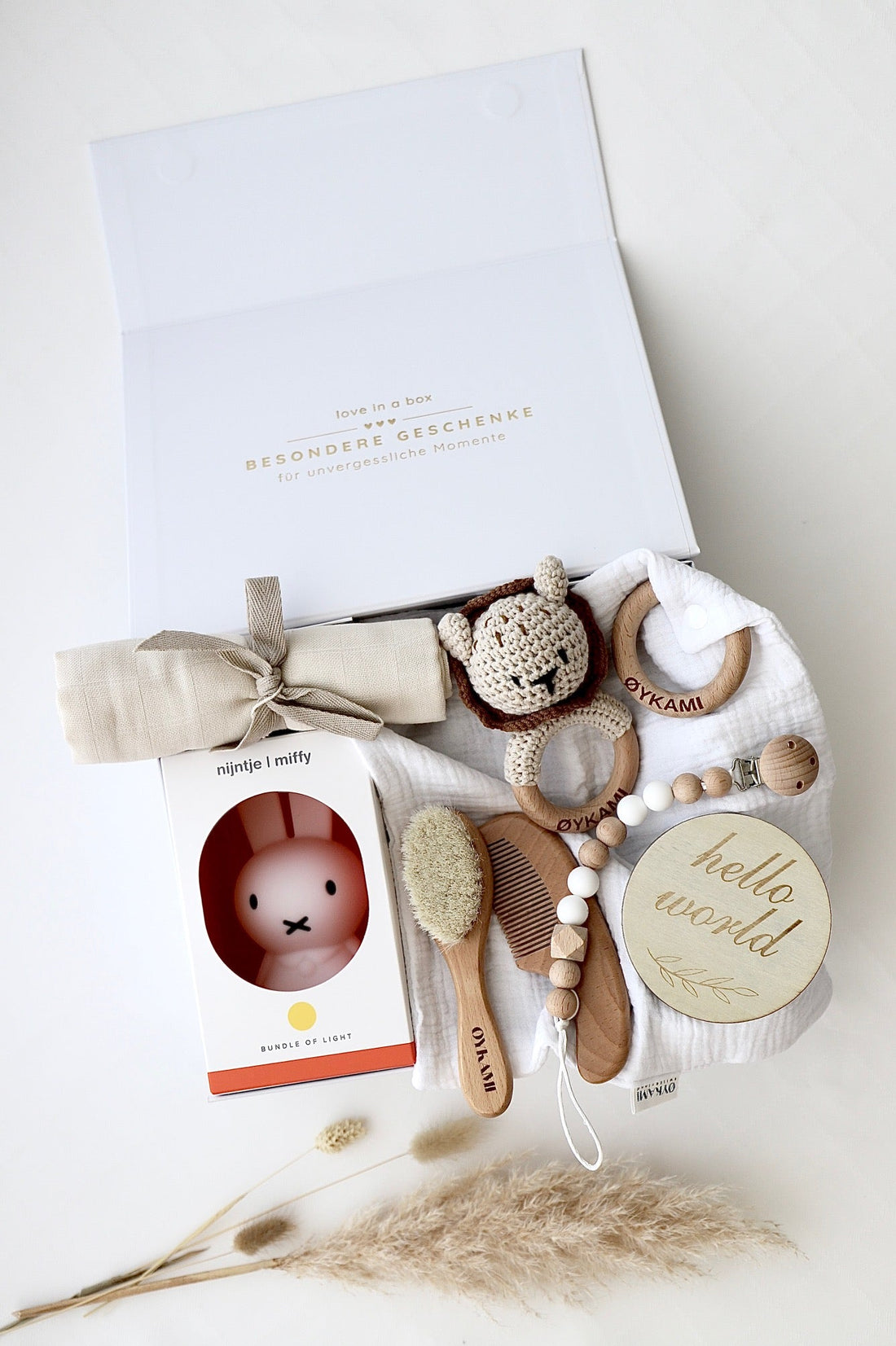 Baby Geschenkbox Weiss Miffy "Casablanca" mit Löwe - OYKAMI in a box