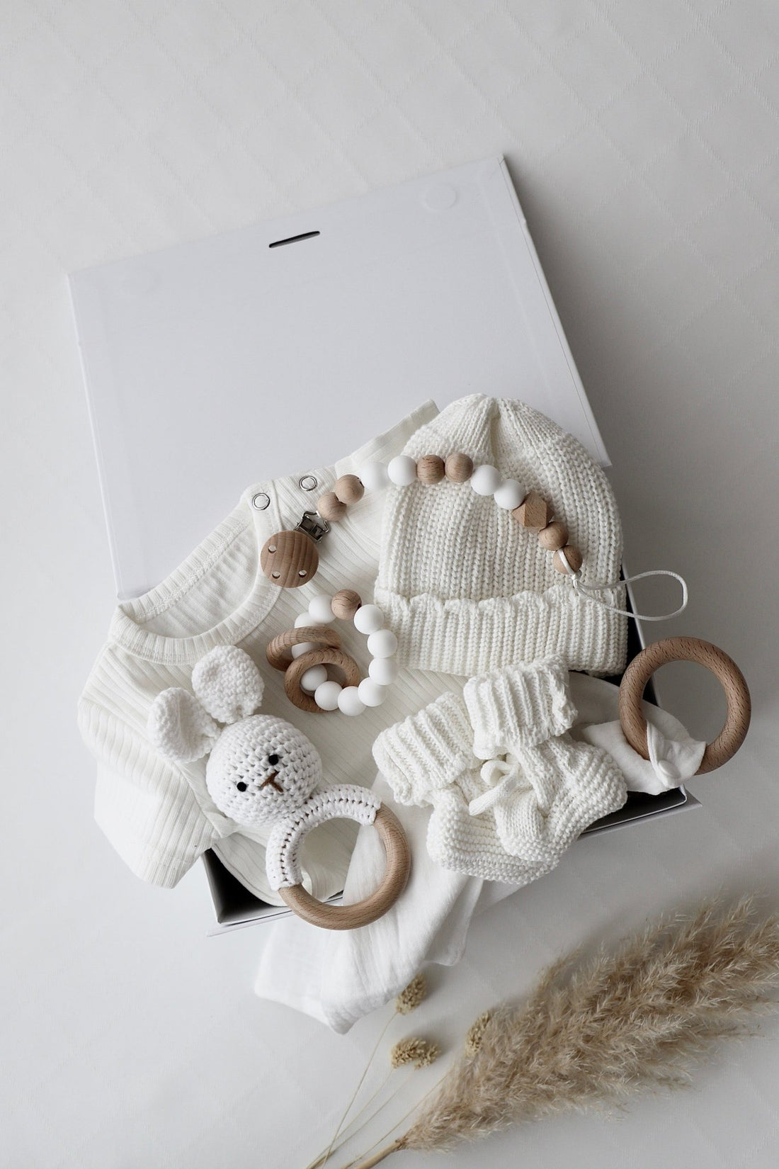 Baby Geschenkbox Weiss "Palermo" Hase Weiss - OYKAMI in a box