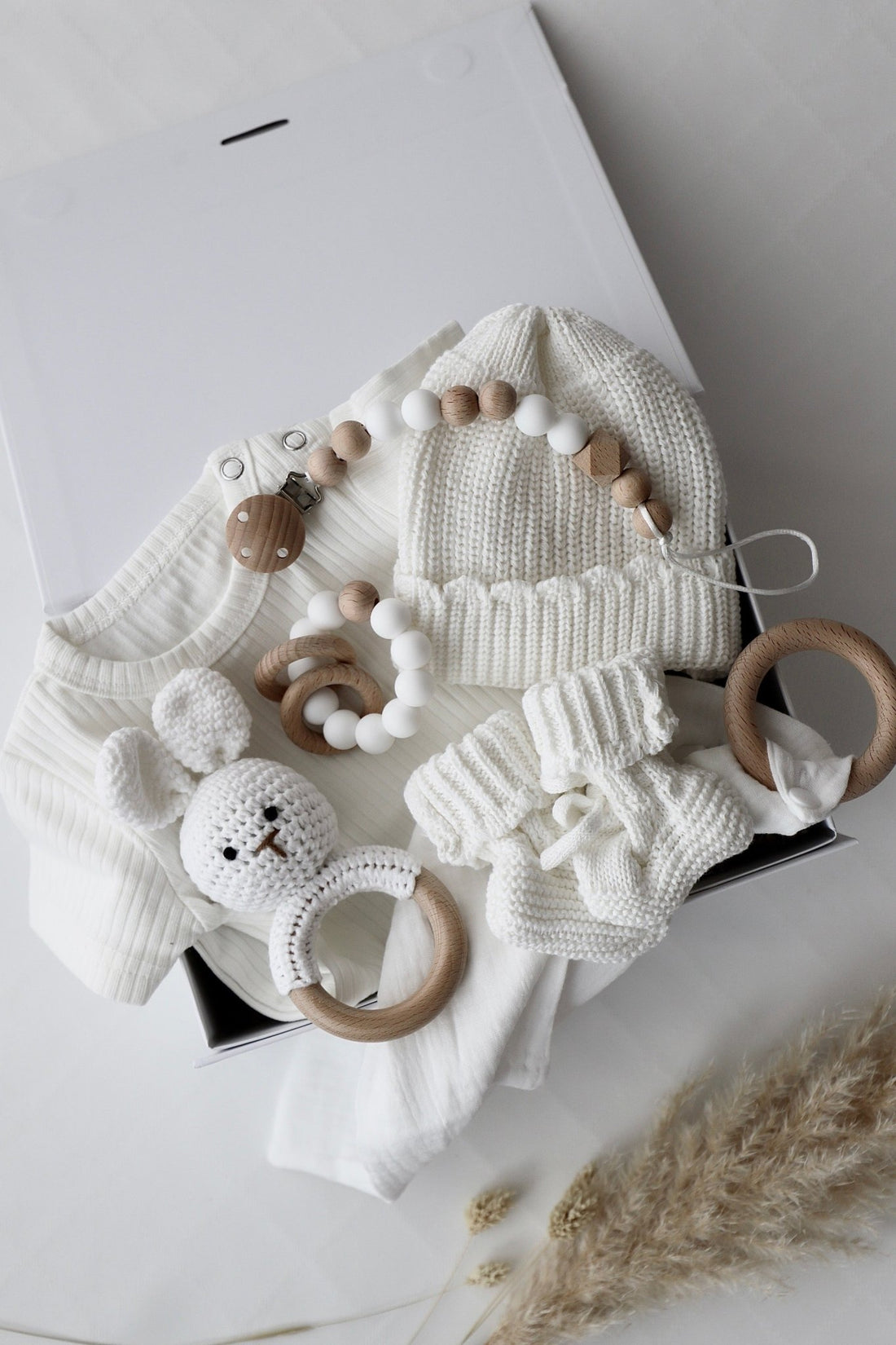 Baby Geschenkbox Weiss "Palermo" Hase Weiss - OYKAMI in a box