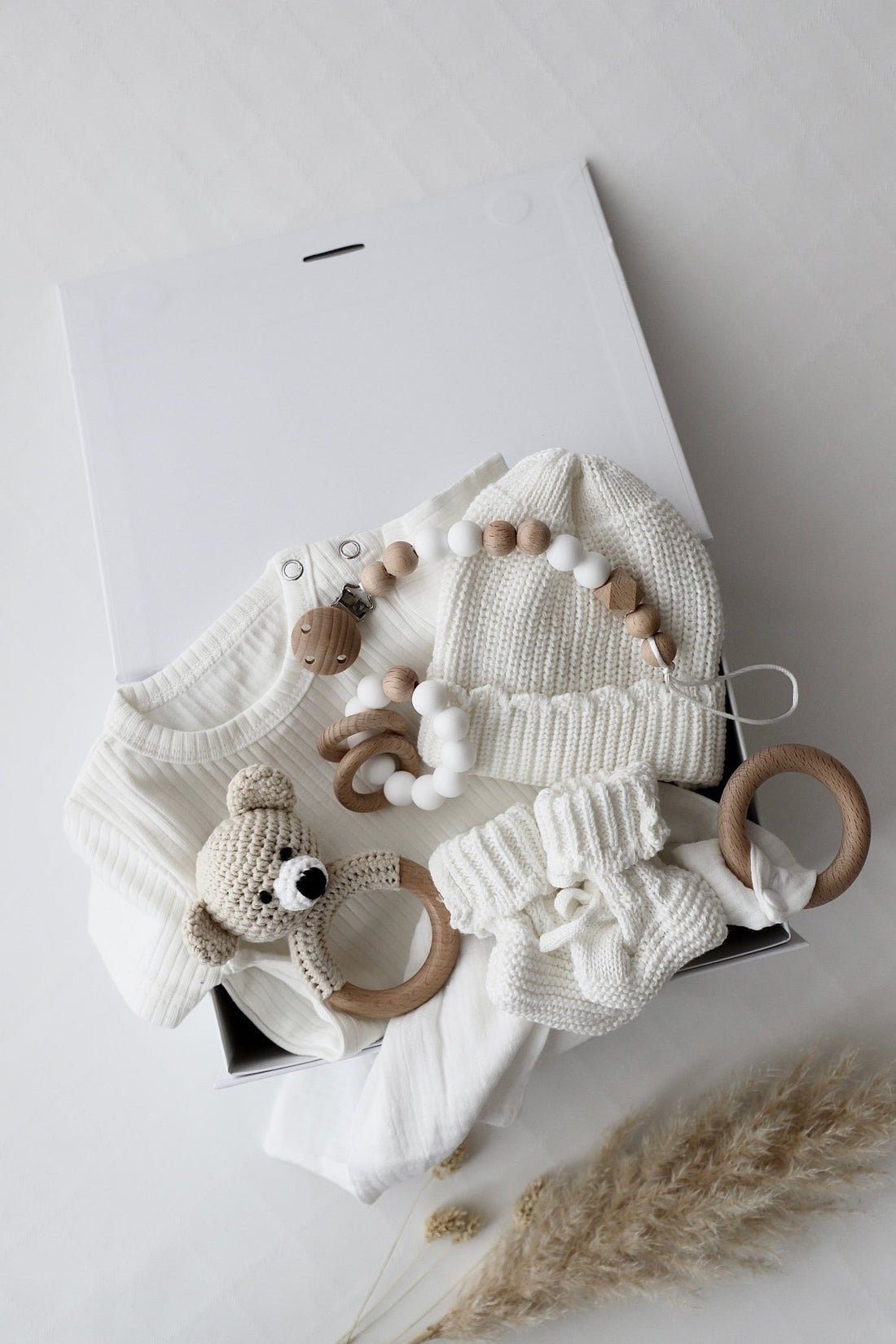Baby Geschenkbox Weiss "Palermo" heller Bär - OYKAMI in a box