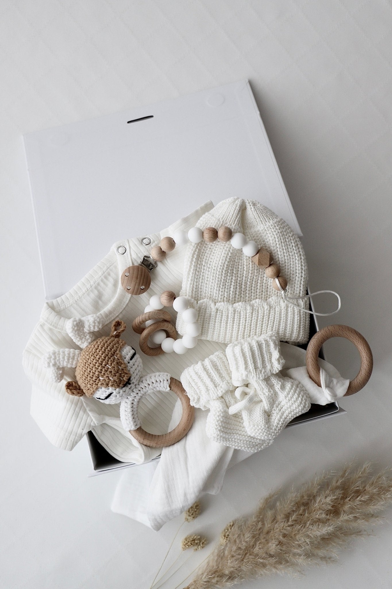 Baby Geschenkbox Weiss "Palermo" Hirsch - OYKAMI in a box