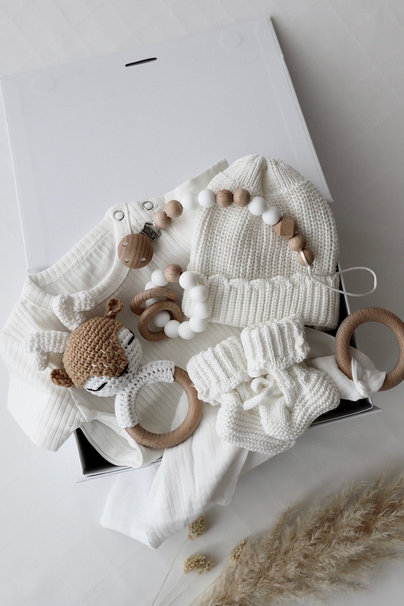 Baby Geschenkbox Weiss "Palermo" Hirsch - OYKAMI in a box