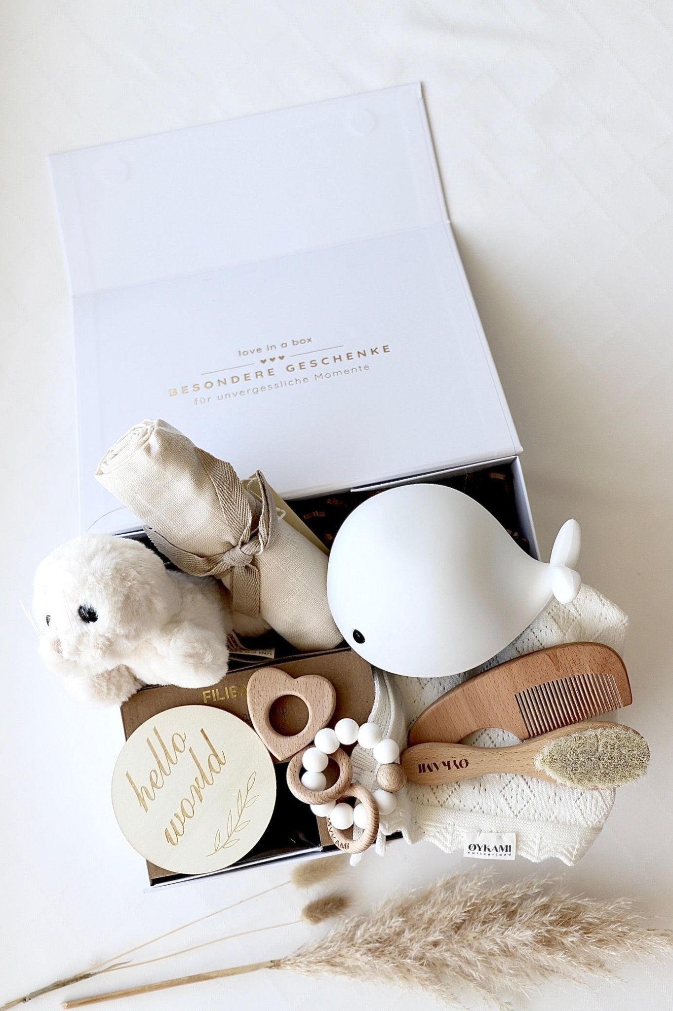 Baby Geschenkbox Weiss "Paris" Robbe Weiss - OYKAMI in a box