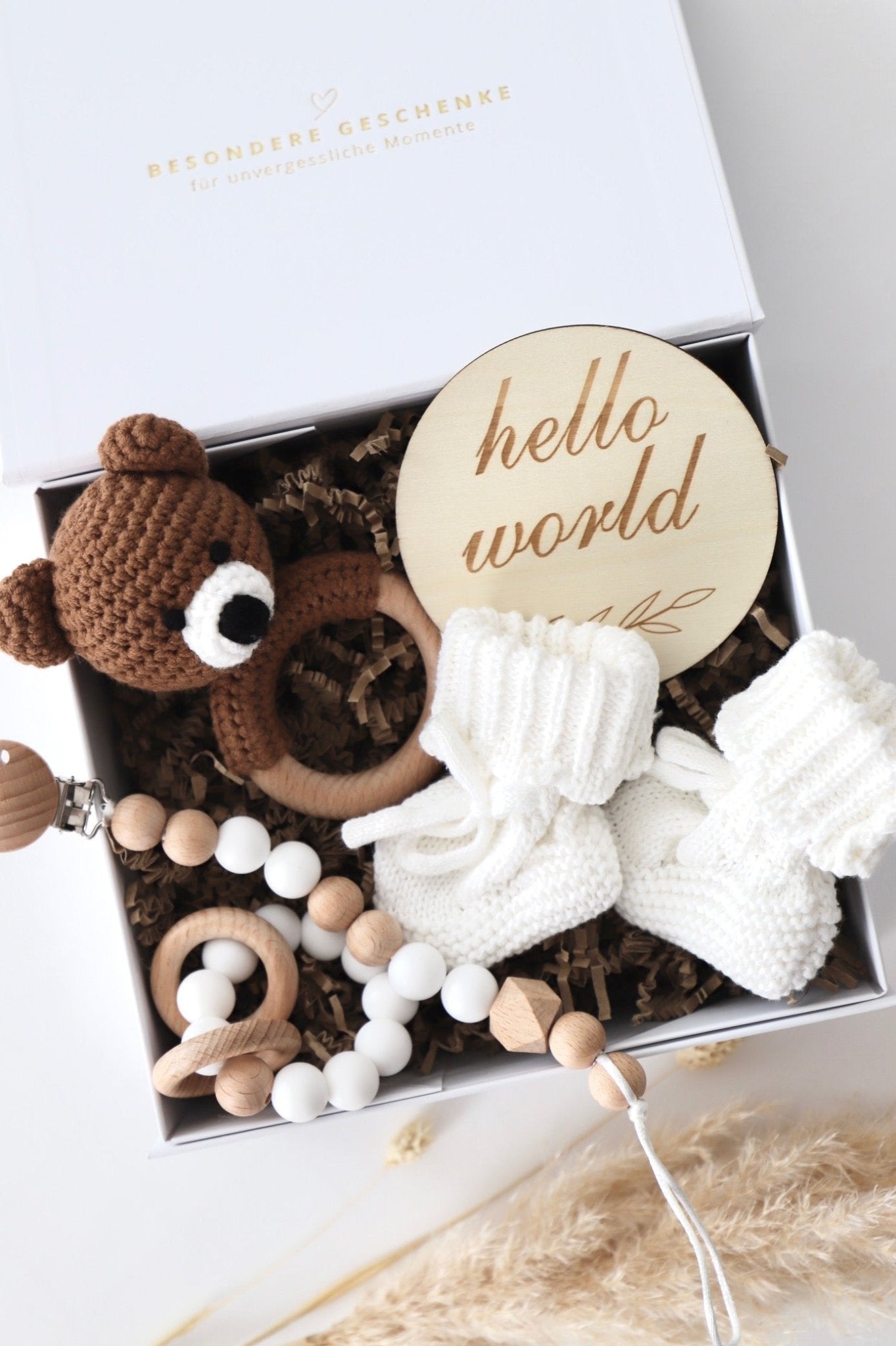 Baby Geschenkbox Weiss "Phoenix" dunkler Bär - OYKAMI in a box