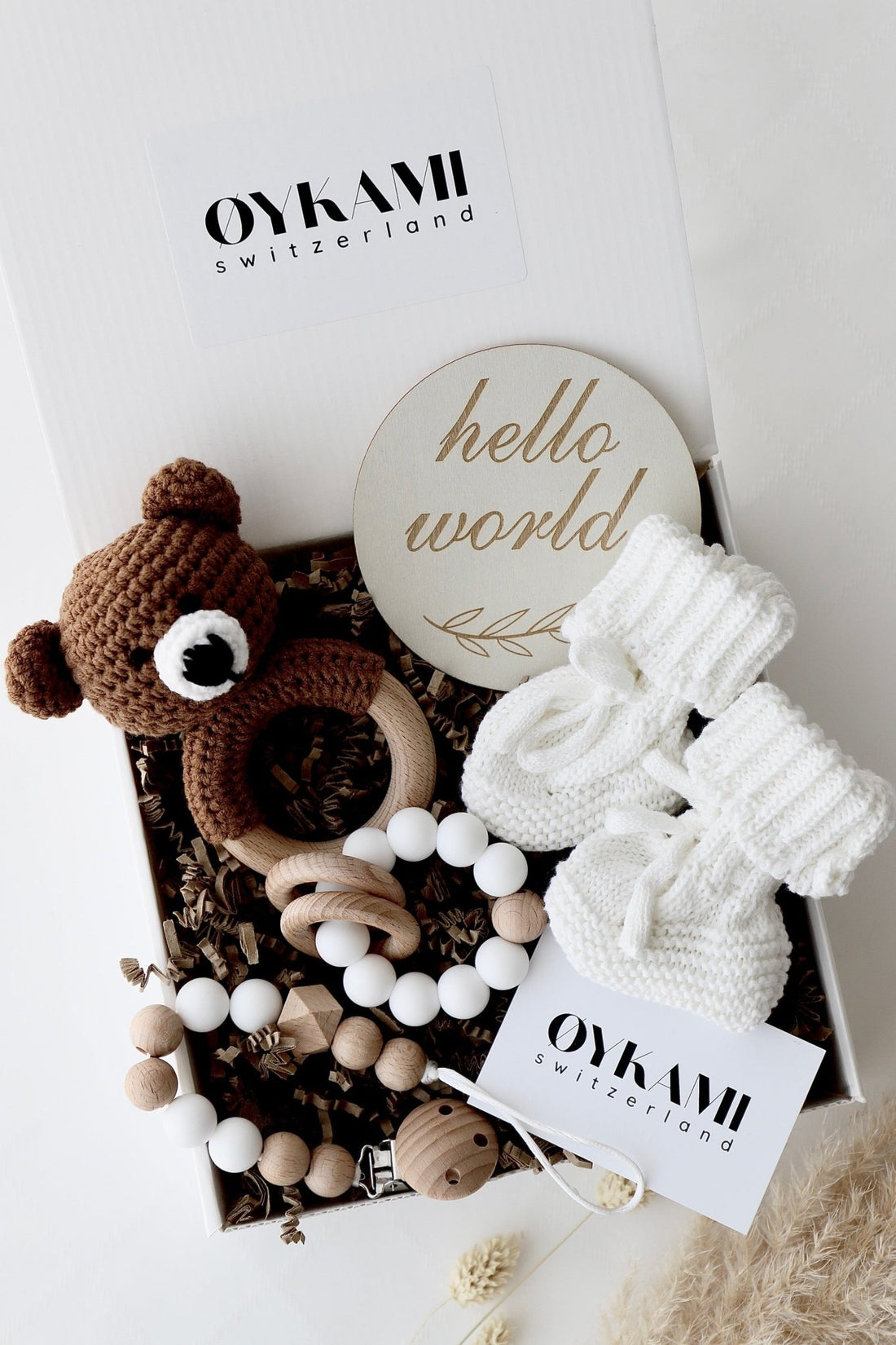 Baby Geschenkbox Weiss "Phoenix" dunkler Bär - OYKAMI in a box
