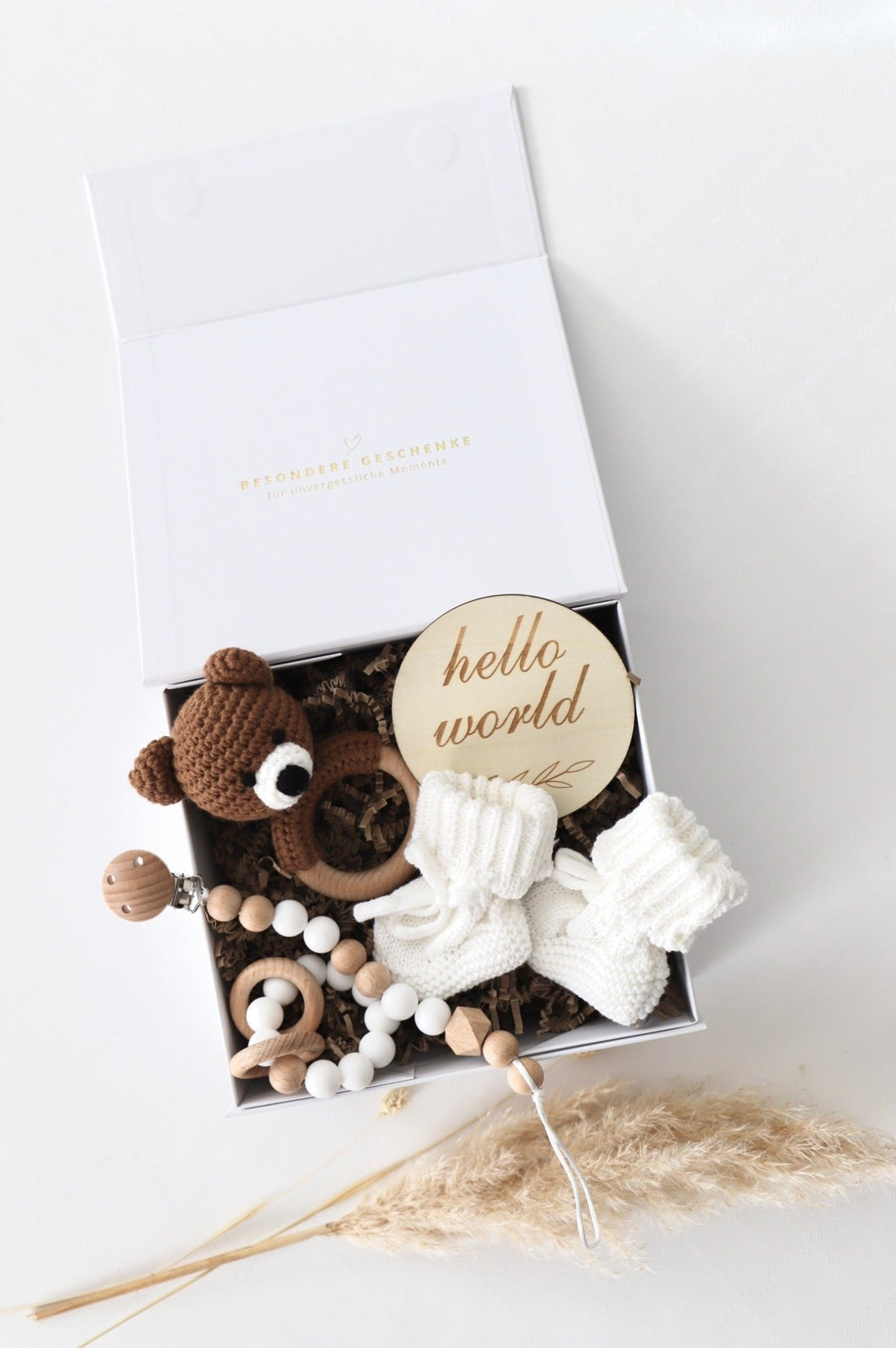 Baby Geschenkbox Weiss "Phoenix" dunkler Bär - OYKAMI in a box