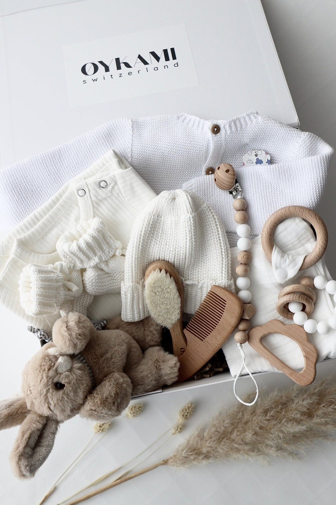 Baby Geschenkbox Weiss "Verona" Hase Braun - OYKAMI in a box