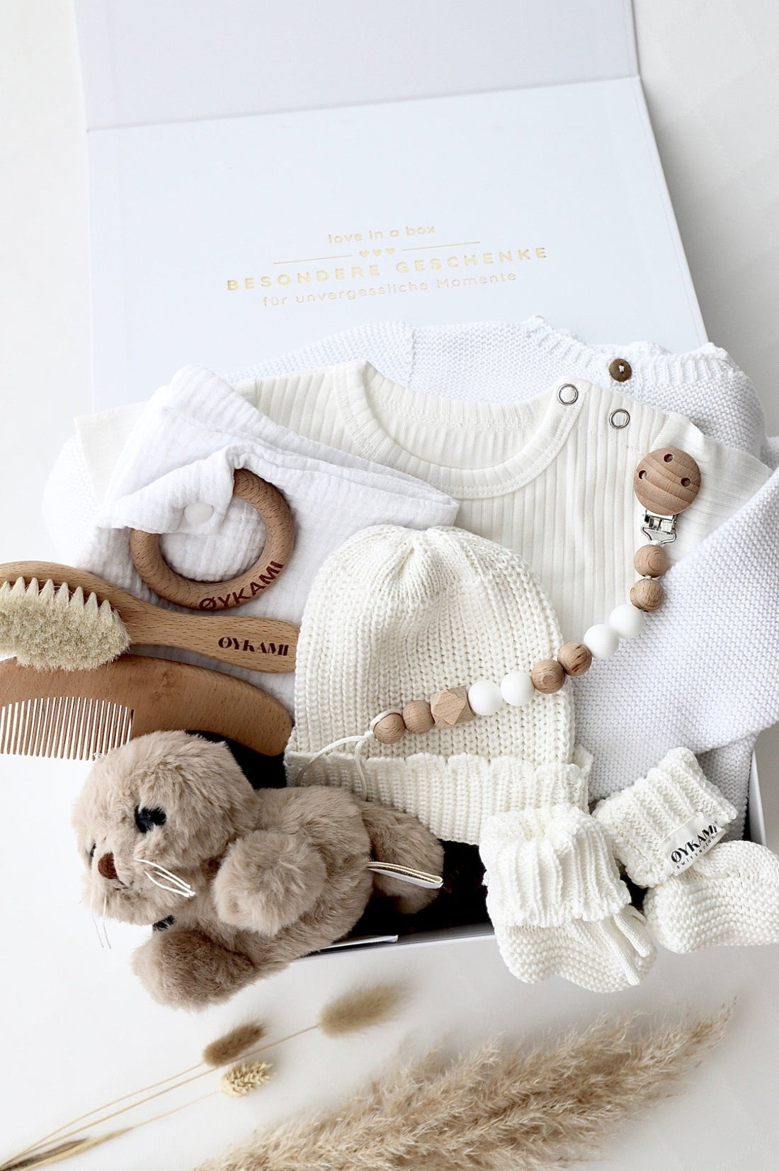 Baby Geschenkbox Weiss "Verona" Robbe Braun - OYKAMI in a box